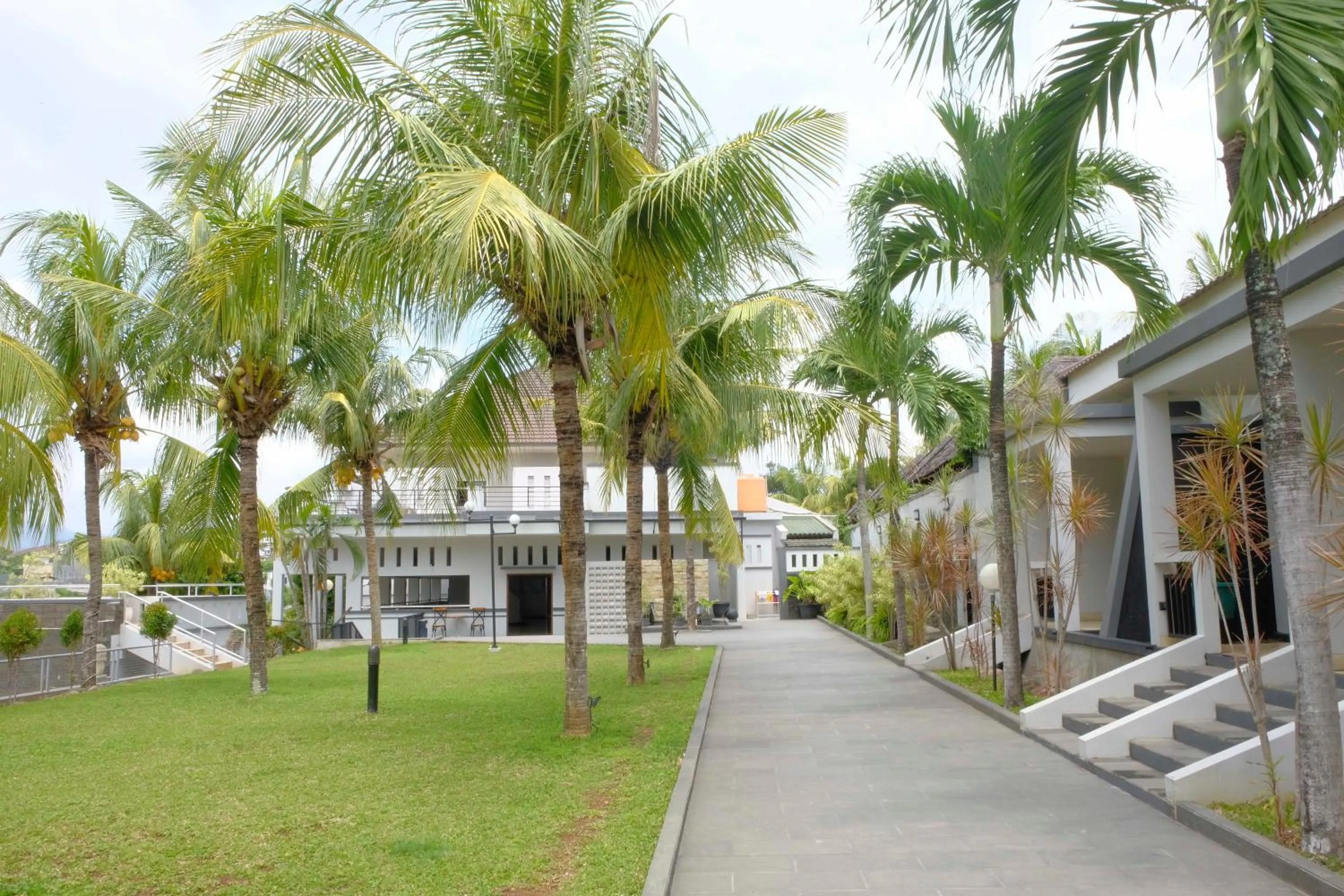 Garden in Kuraya Hotel Residence