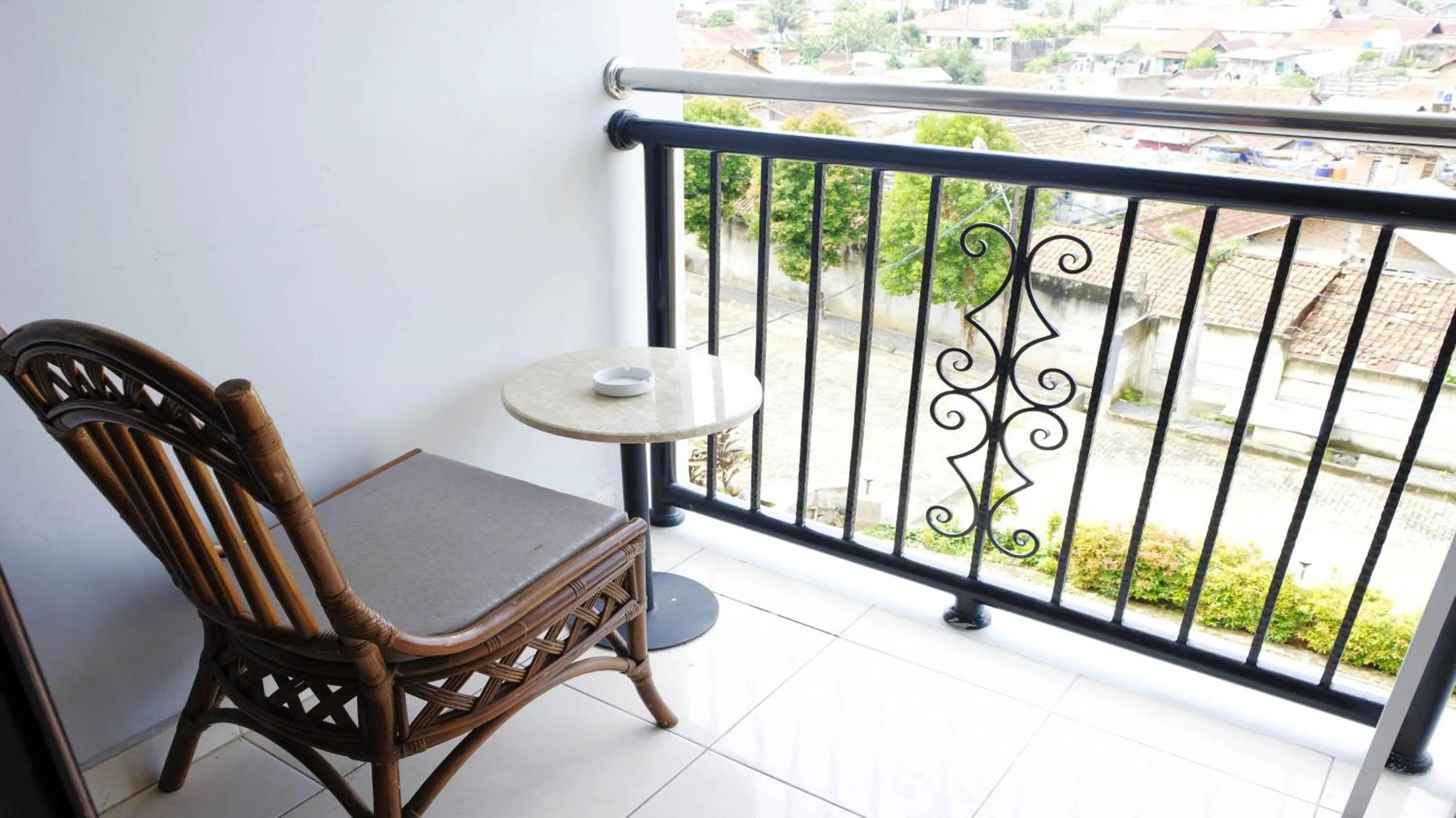 Seating area in Kuraya Hotel Residence