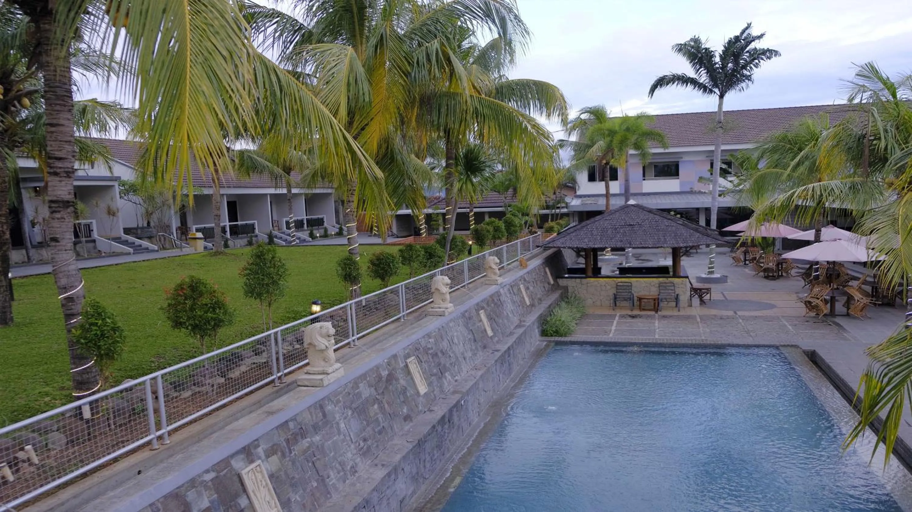 Swimming pool in Kuraya Hotel Residence