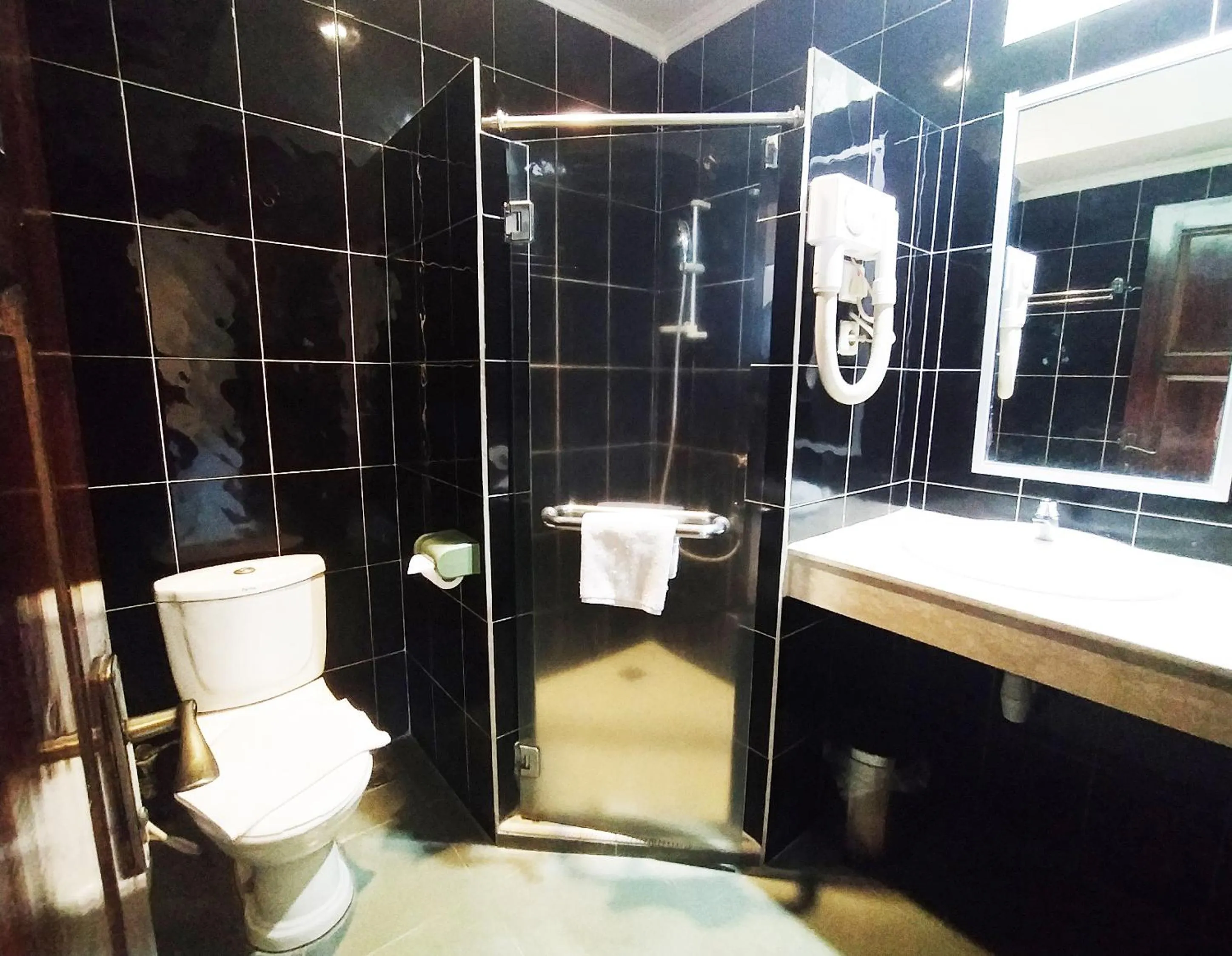 Shower in Kuraya Hotel Residence