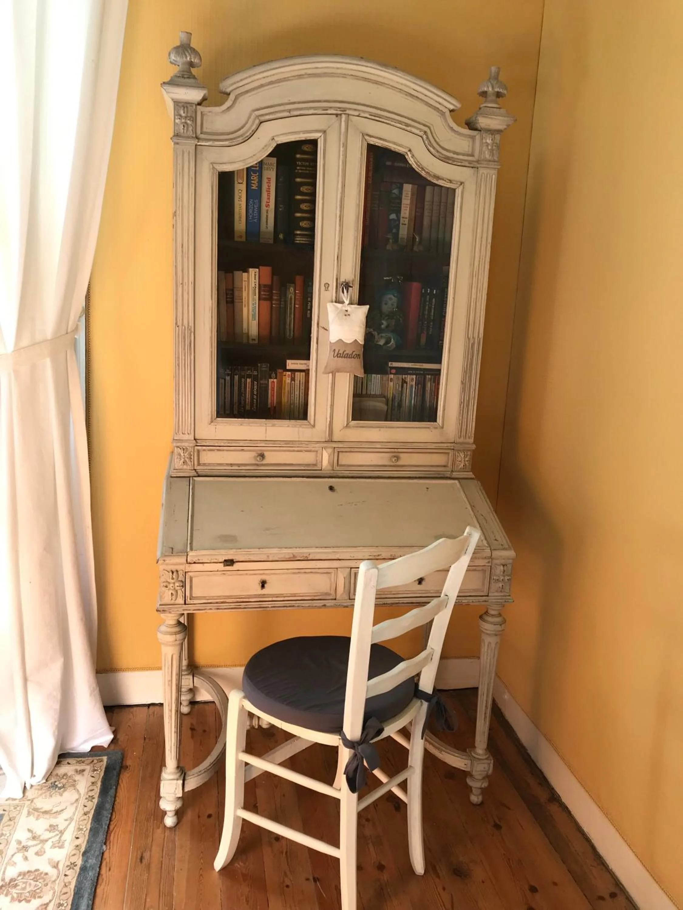 Decorative detail in Le Clos de La Muse