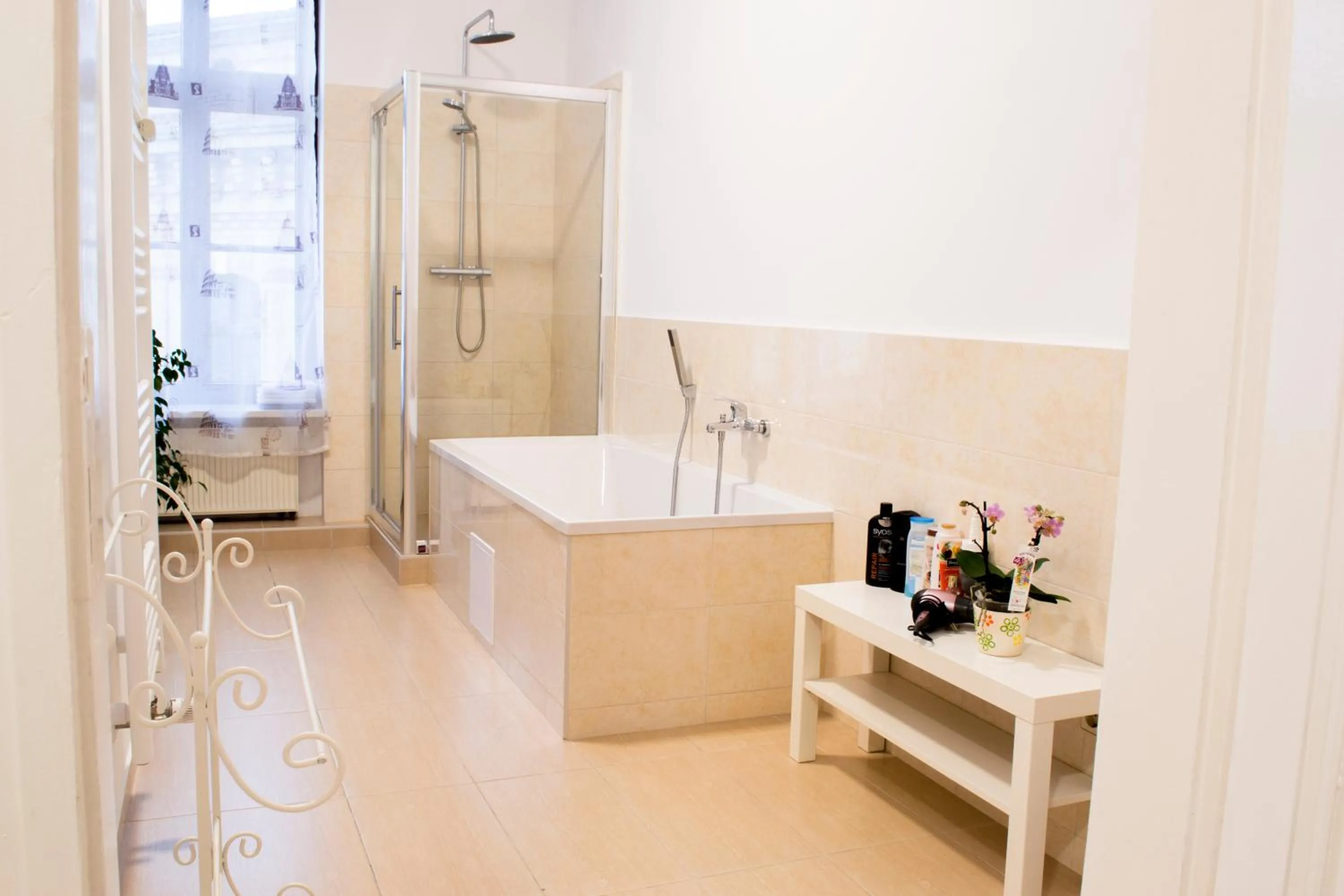 Bathroom in Gwuni B&B