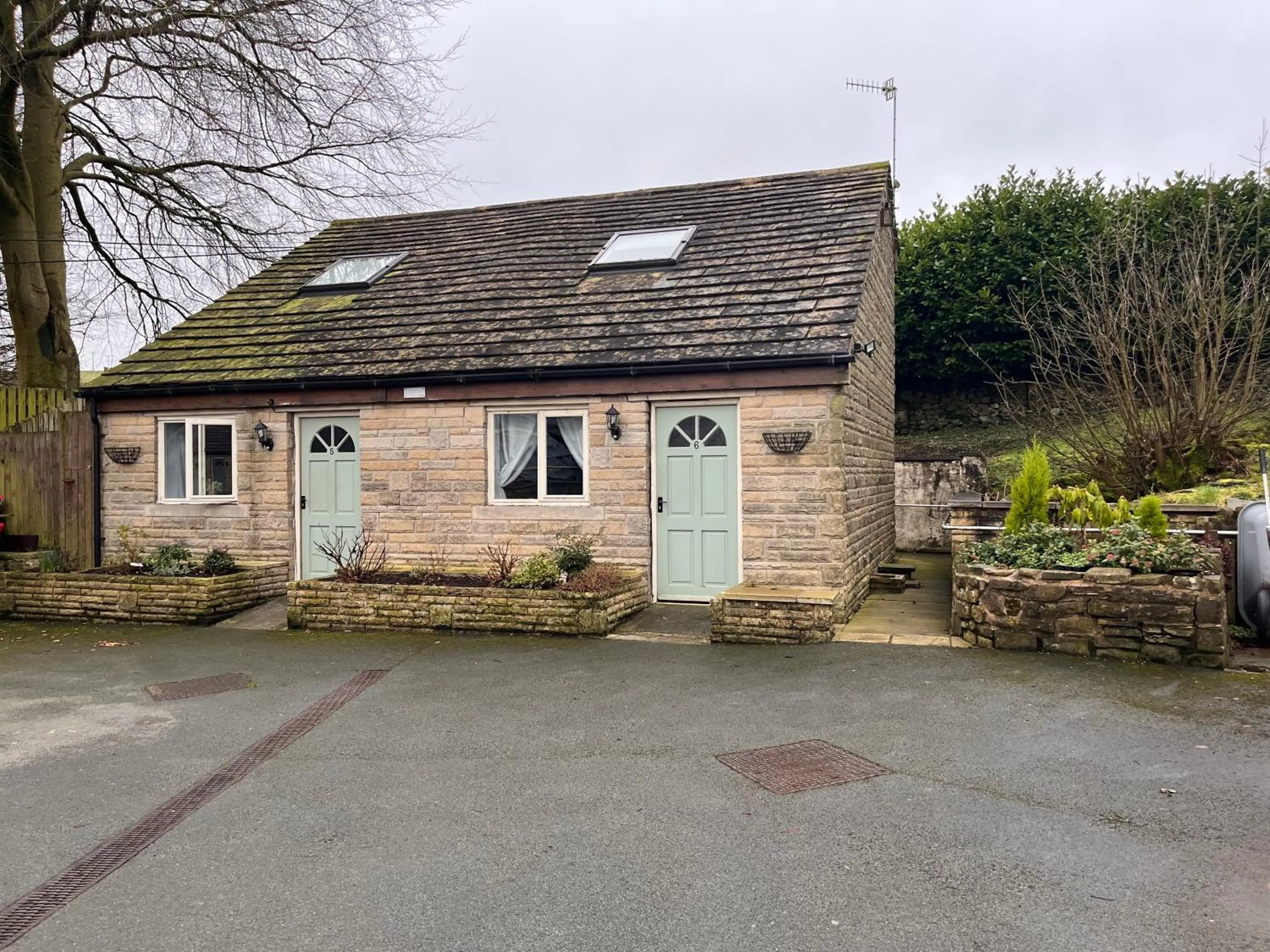 Property building in Pendle Inn