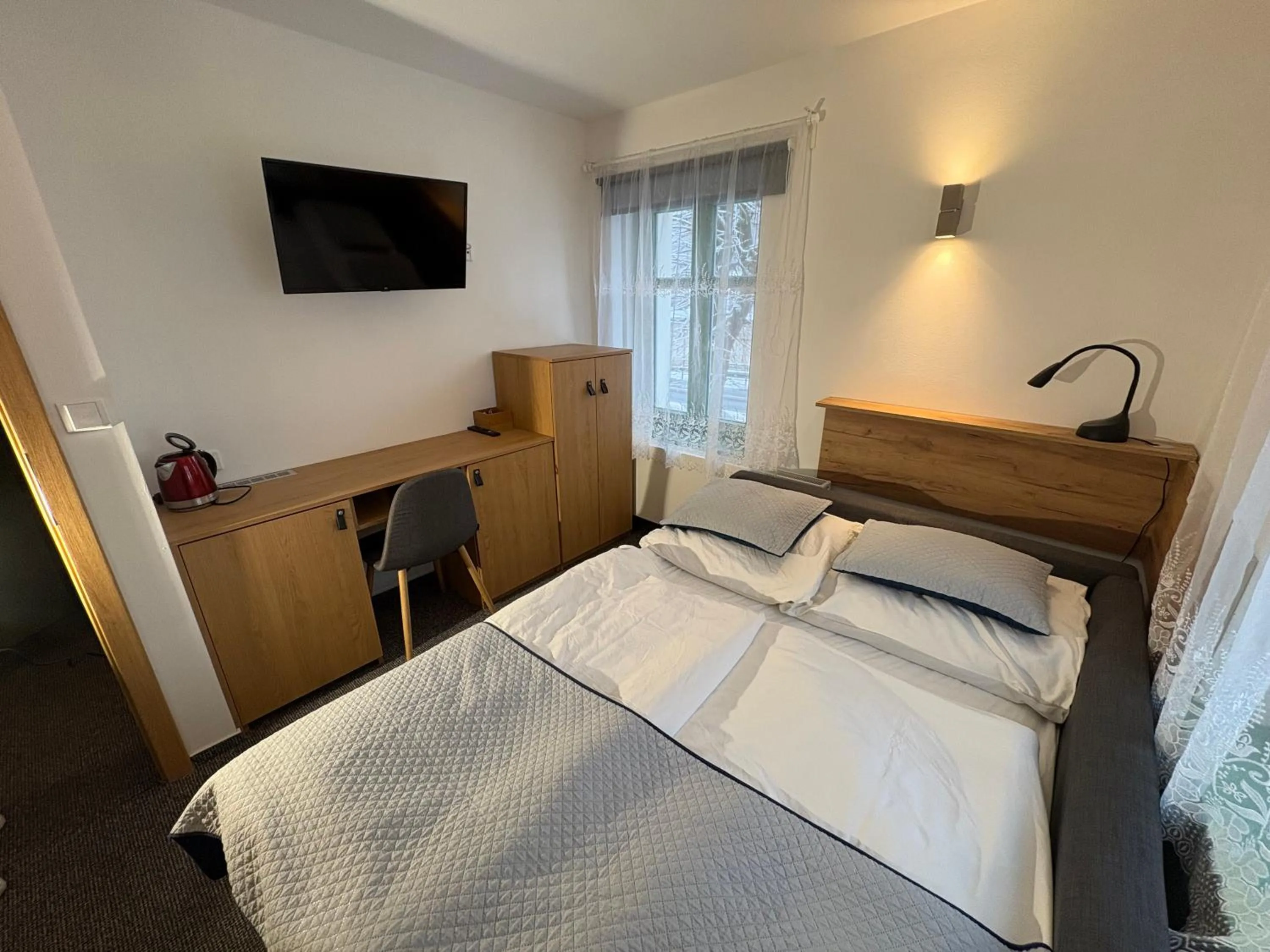 Bed in Pension Jitřenka Hřensko - Breakfast Included & Free Parking