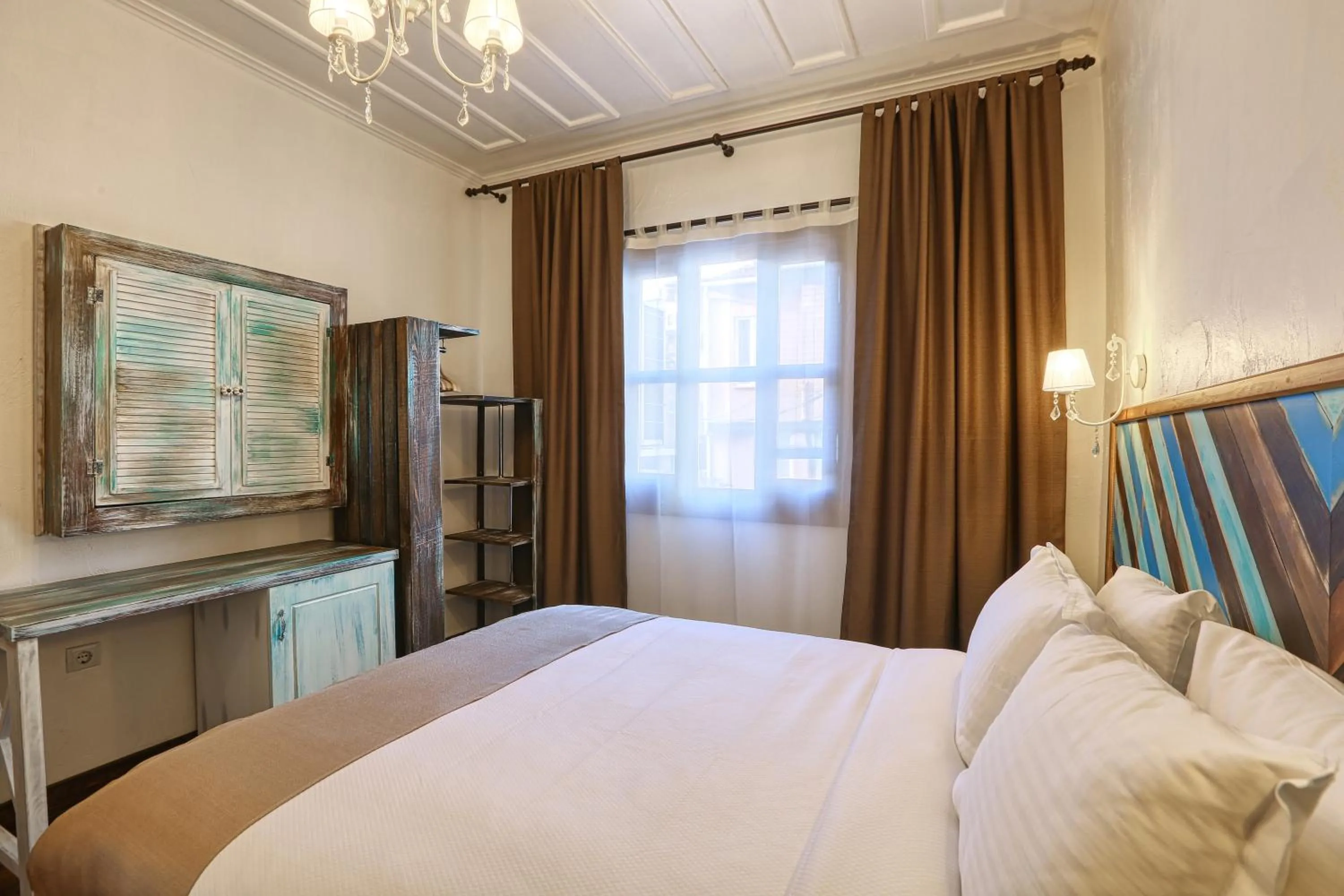 Bed in Trilye Bay C Konak