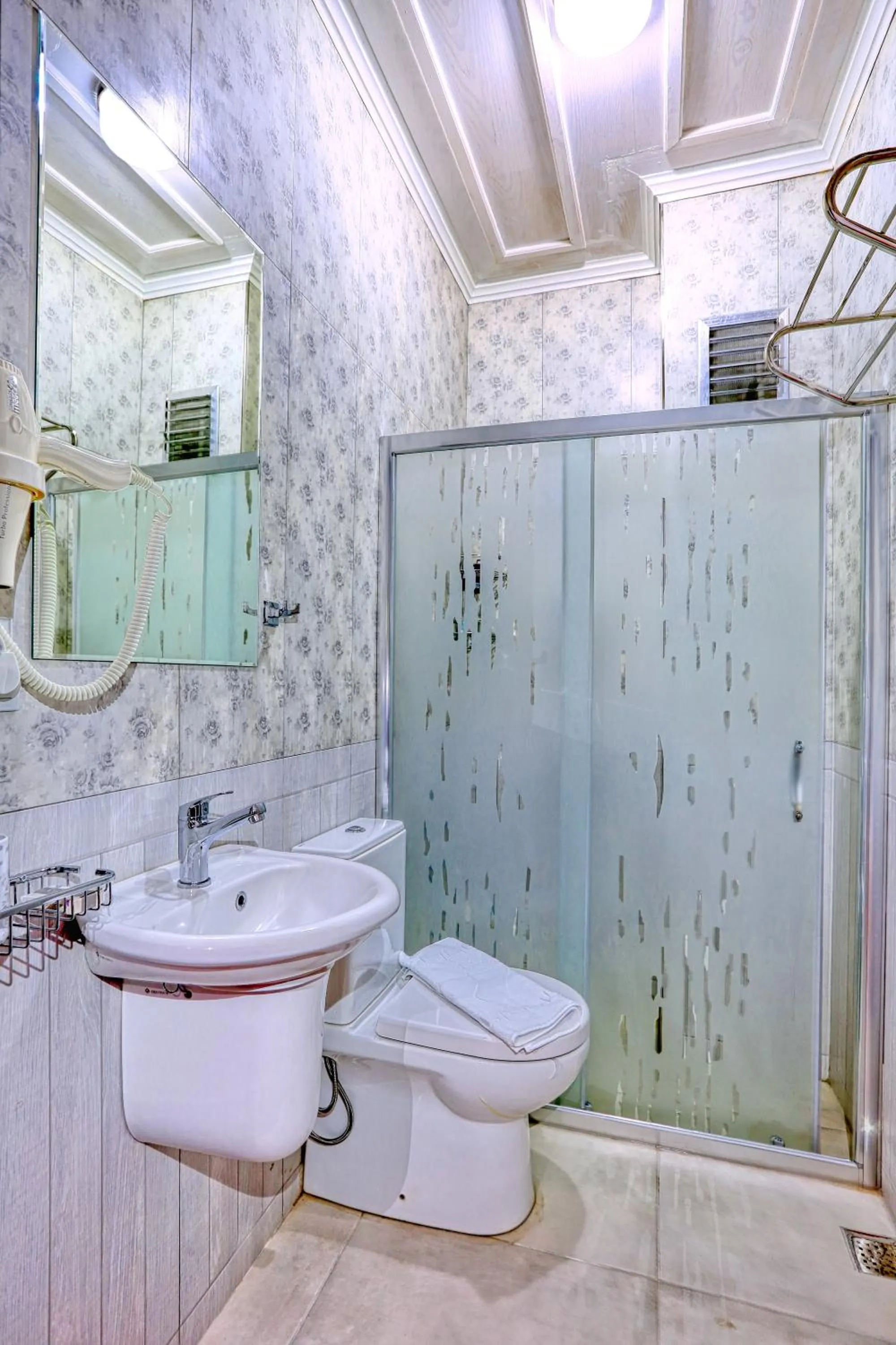 Bathroom in Trilye Bay C Konak