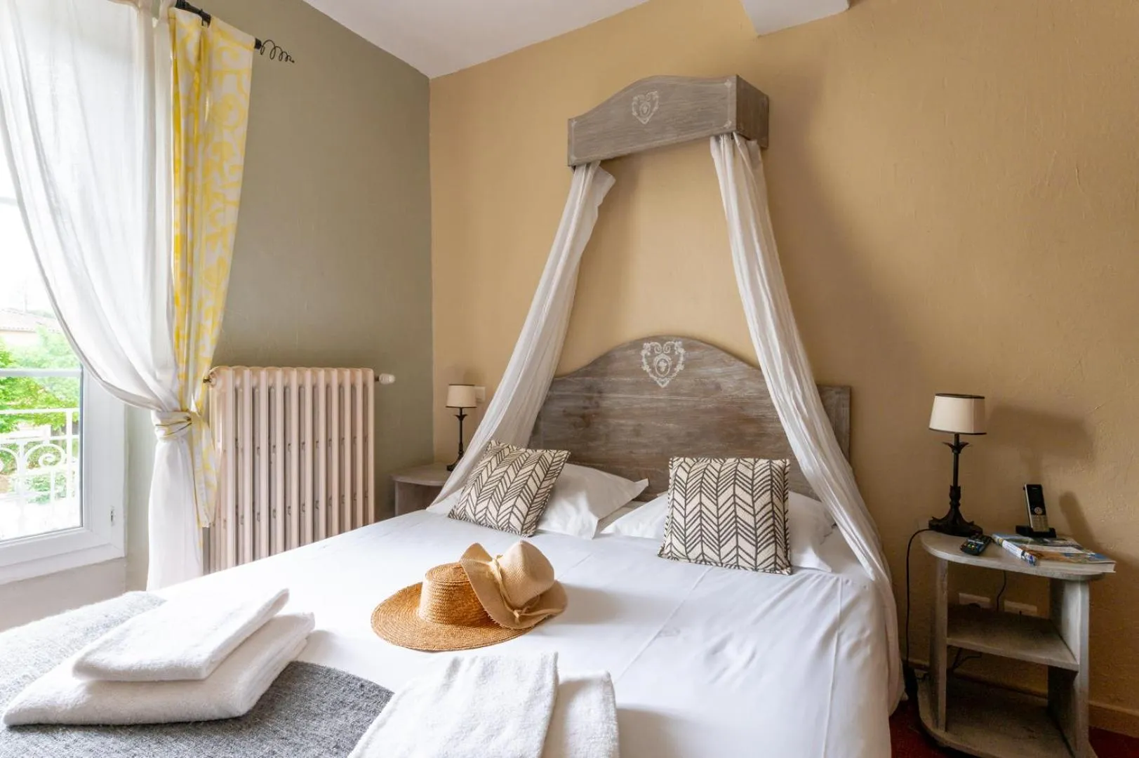 View (from property/room), Bed in Hôtel & SPA Ventoux Provence "Domaine des Tilleuls"