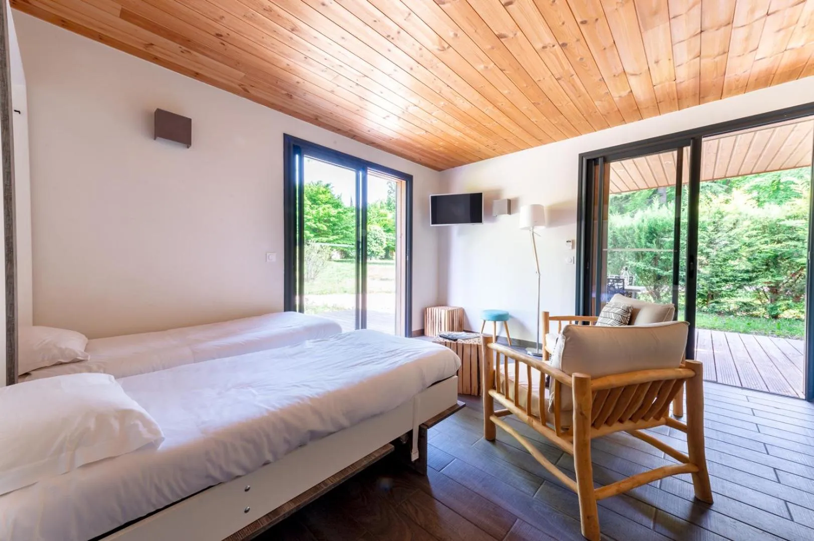 Bed in Hôtel & SPA Ventoux Provence "Domaine des Tilleuls"