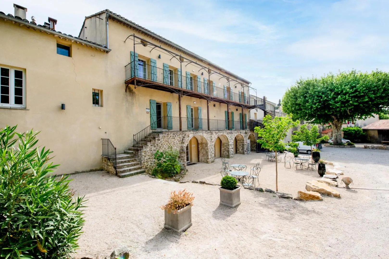 Property building in Hôtel & SPA Ventoux Provence "Domaine des Tilleuls"