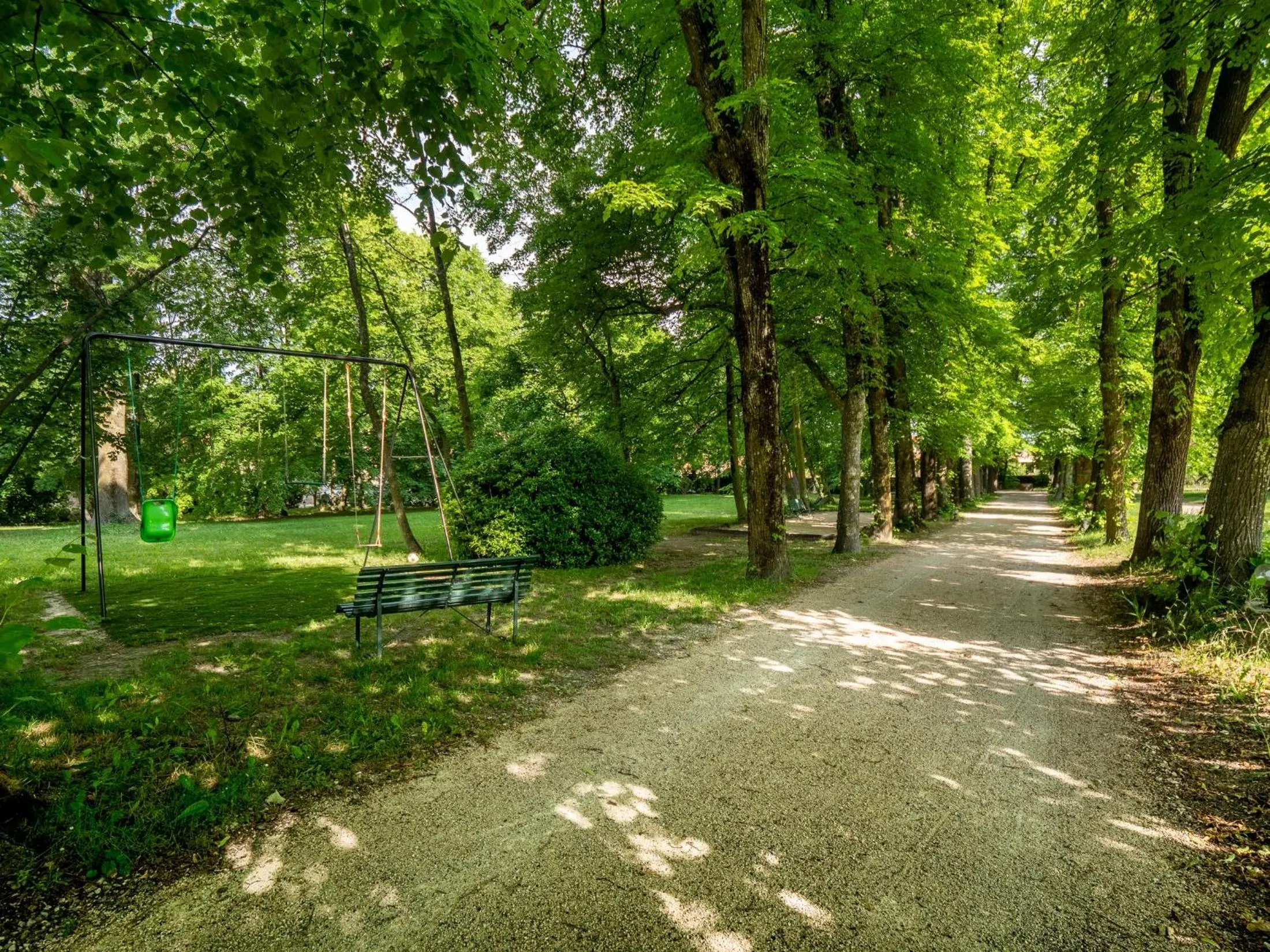 Garden in Hôtel & SPA Ventoux Provence "Domaine des Tilleuls"