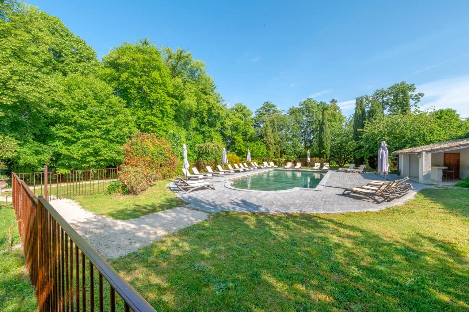 Swimming pool in Hôtel & SPA Ventoux Provence "Domaine des Tilleuls"