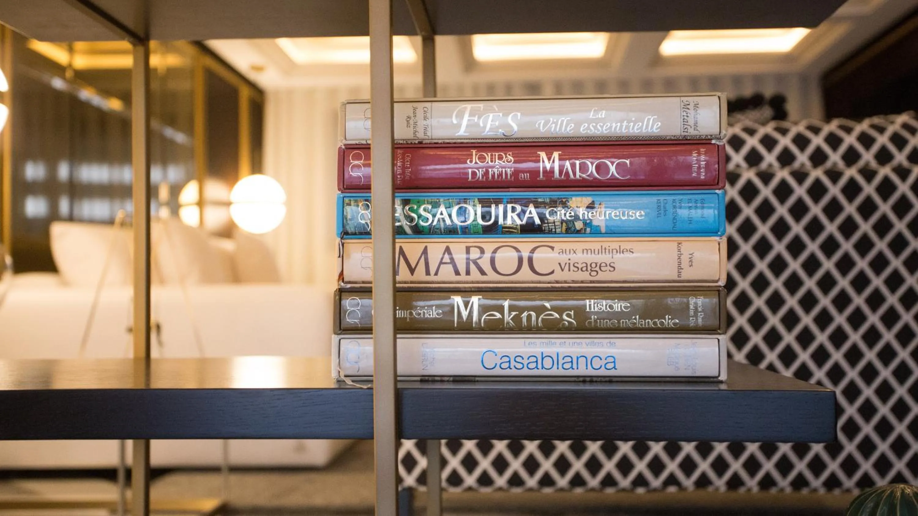 Library in Makass Appart Hotel