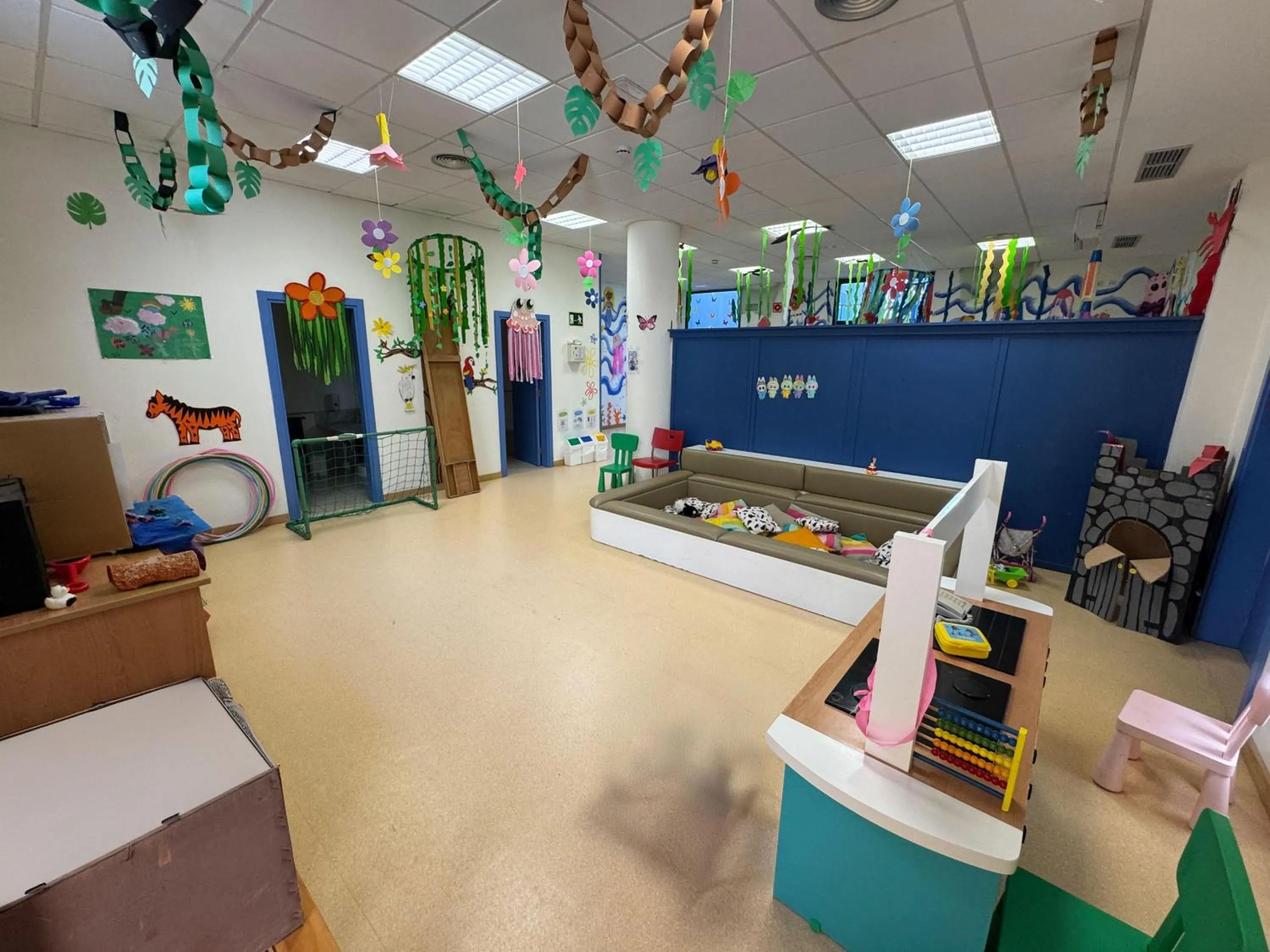 children in Caybeach Meloneras