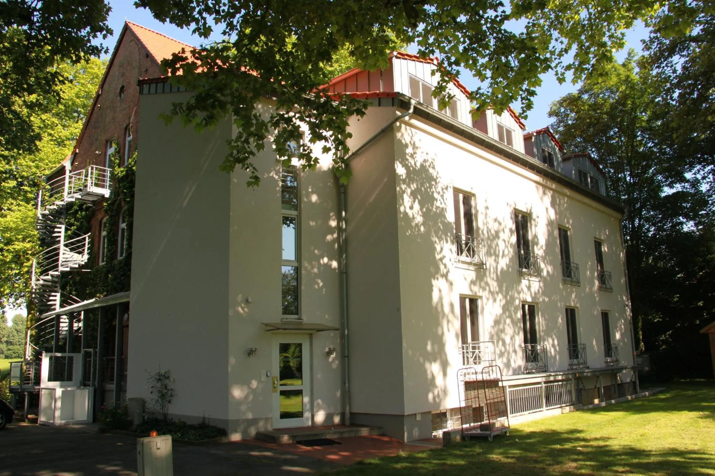 Facade/entrance in Gästehaus Alte Schule