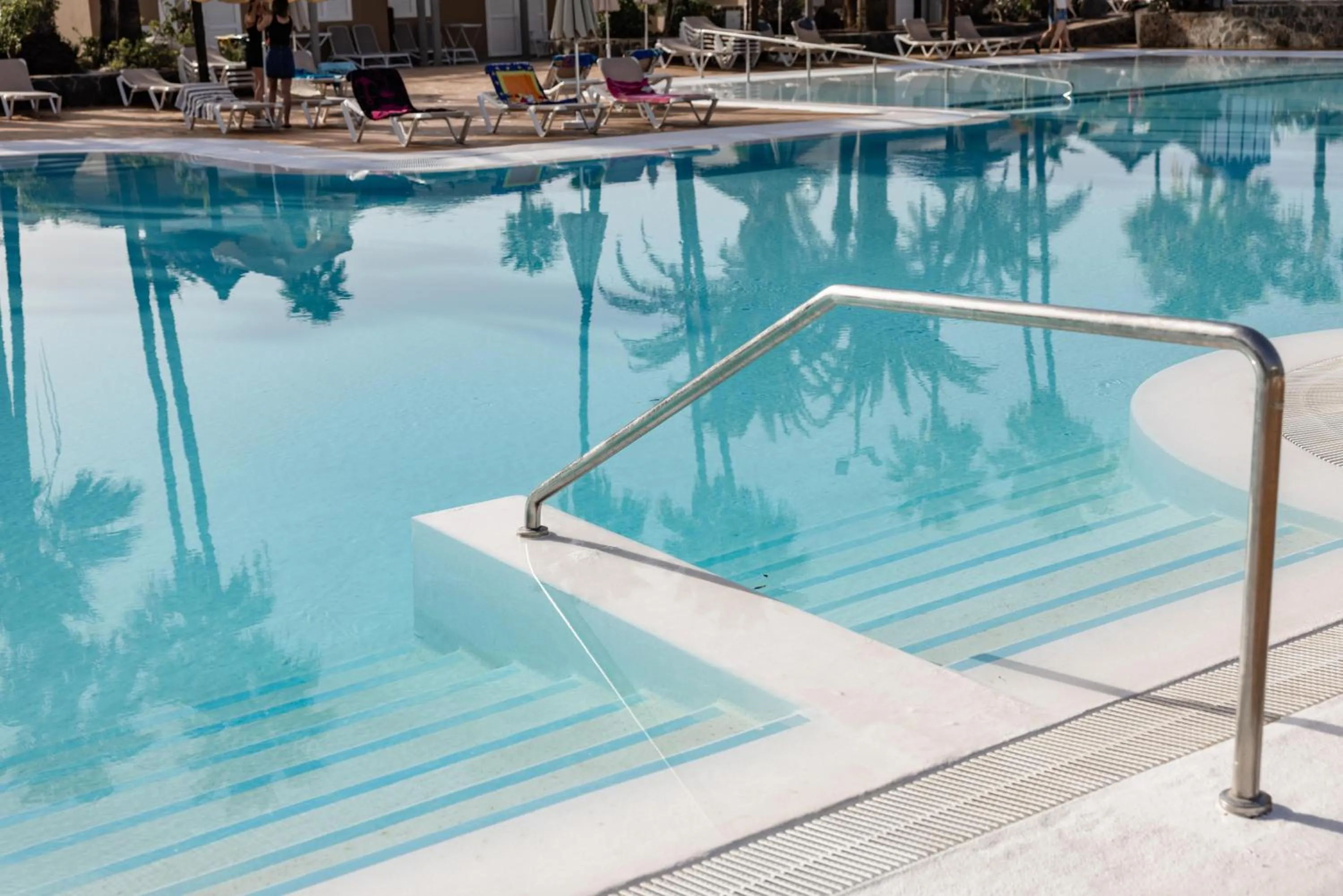 Swimming pool in Caybeach Princess