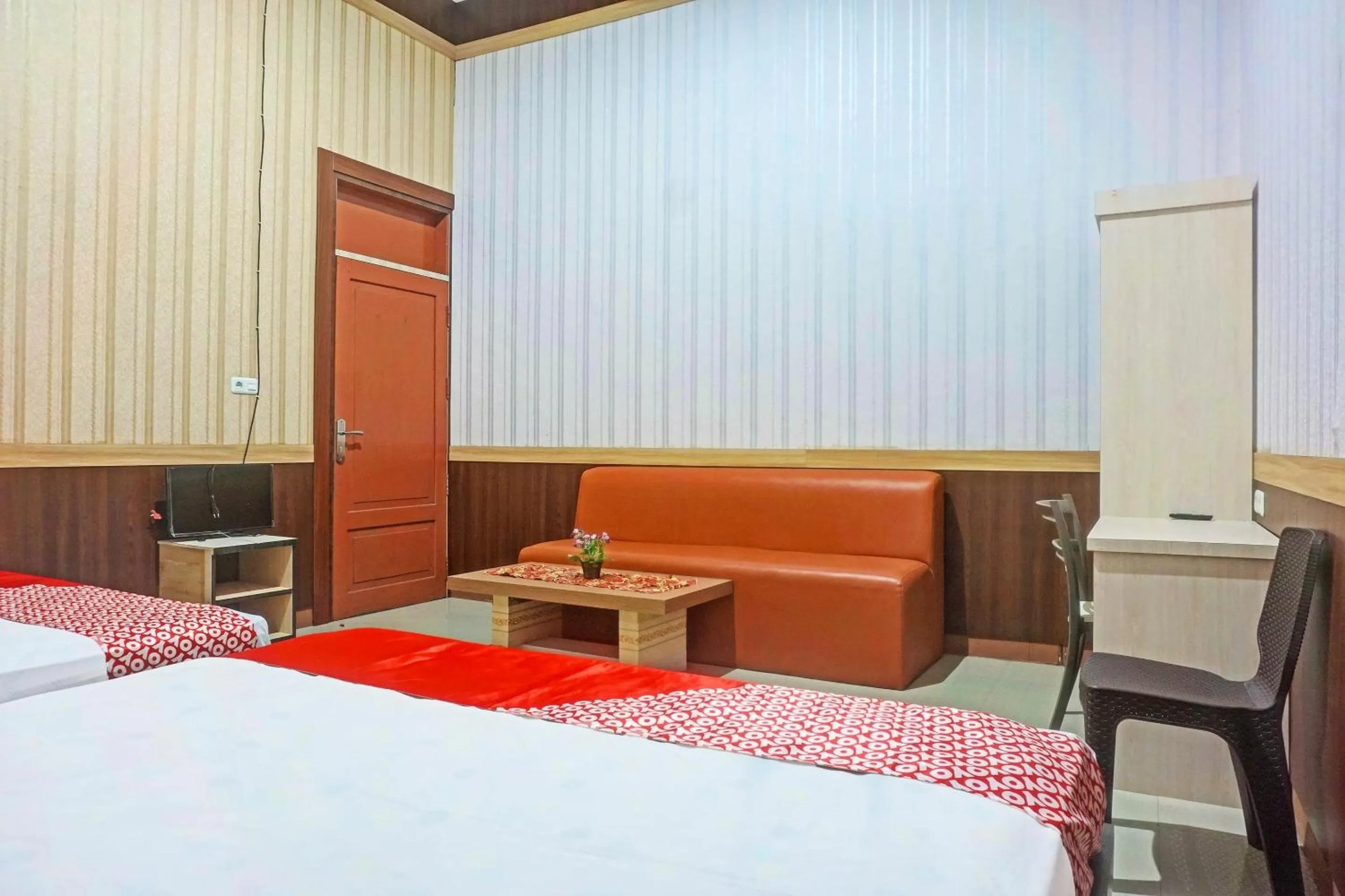 Bedroom, Bed in Collection O 91488 Hotel Lingkarsut Jeneponto Near Patung kuda, Jeneponto