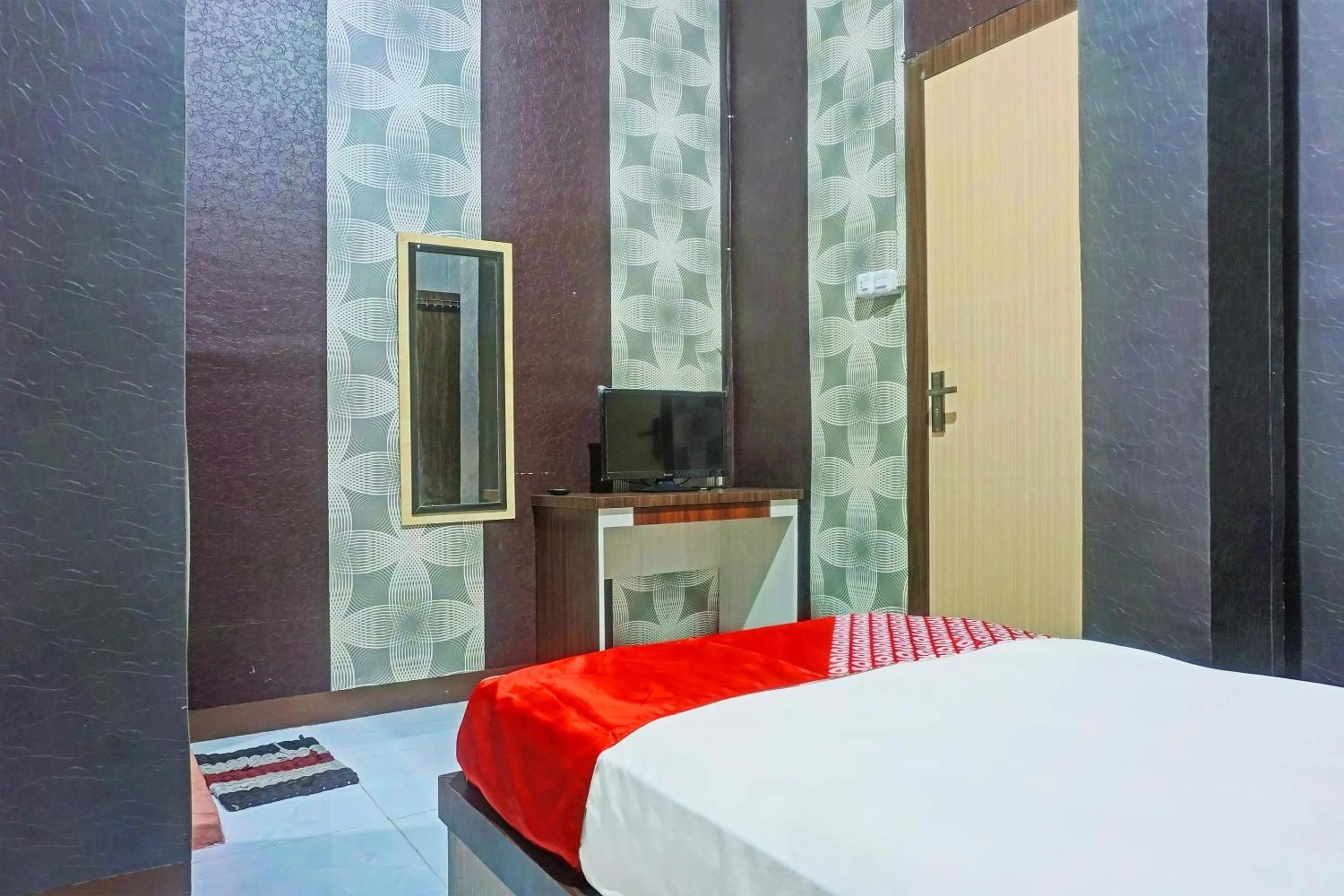 Bedroom, Bed in Collection O 91488 Hotel Lingkarsut Jeneponto Near Patung kuda, Jeneponto