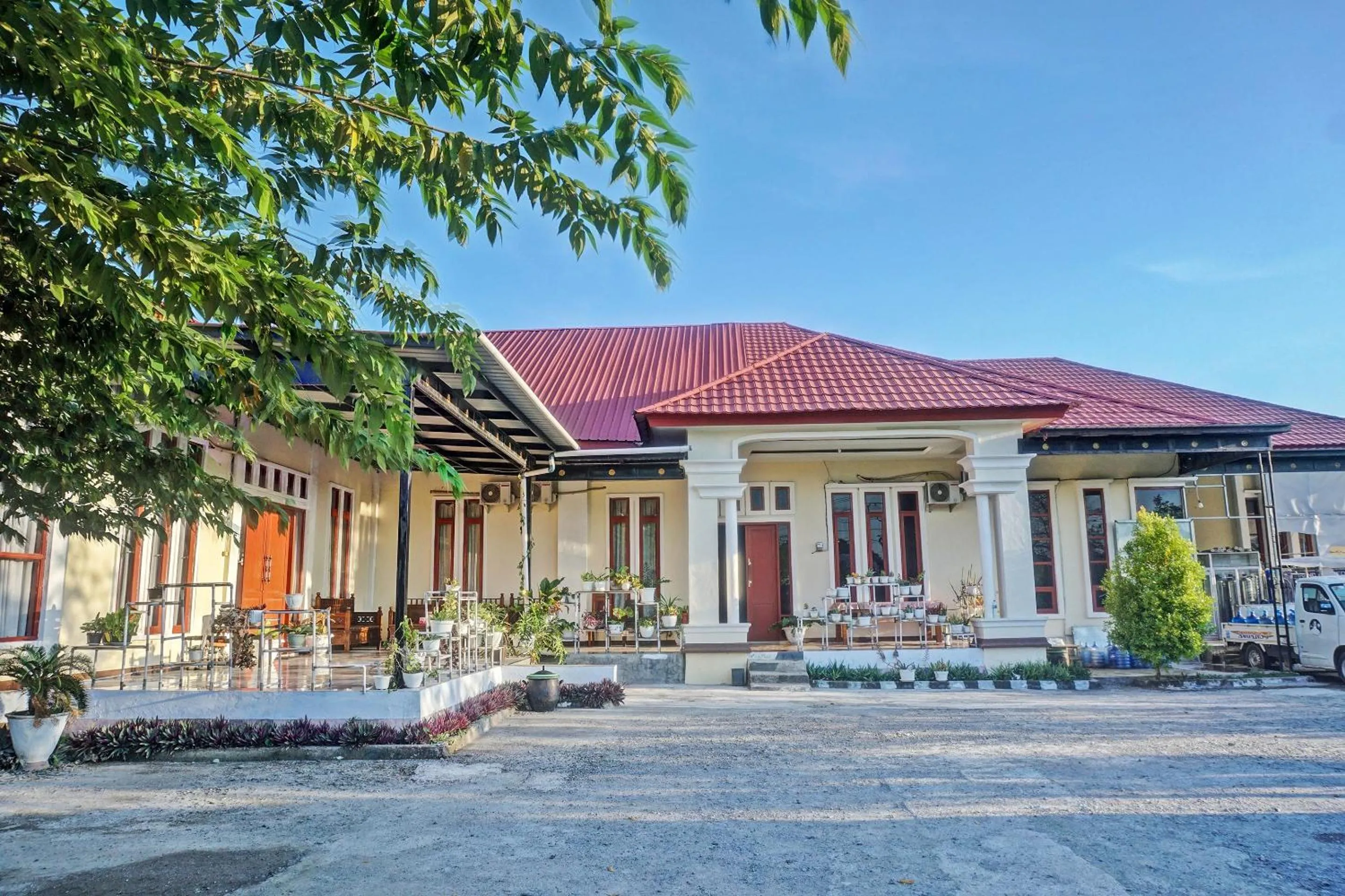Facade/entrance in Collection O 91488 Hotel Lingkarsut Jeneponto Near Patung kuda, Jeneponto