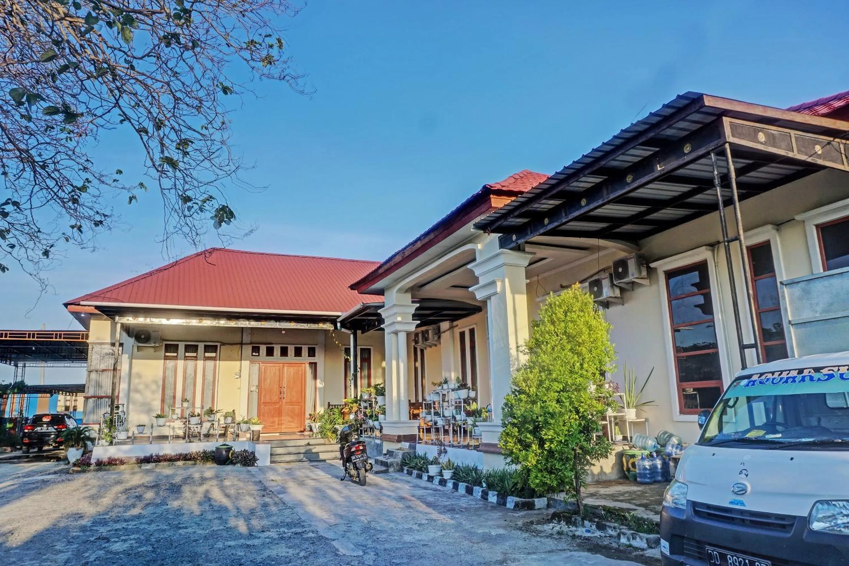 Facade/entrance in Collection O 91488 Hotel Lingkarsut Jeneponto Near Patung kuda, Jeneponto