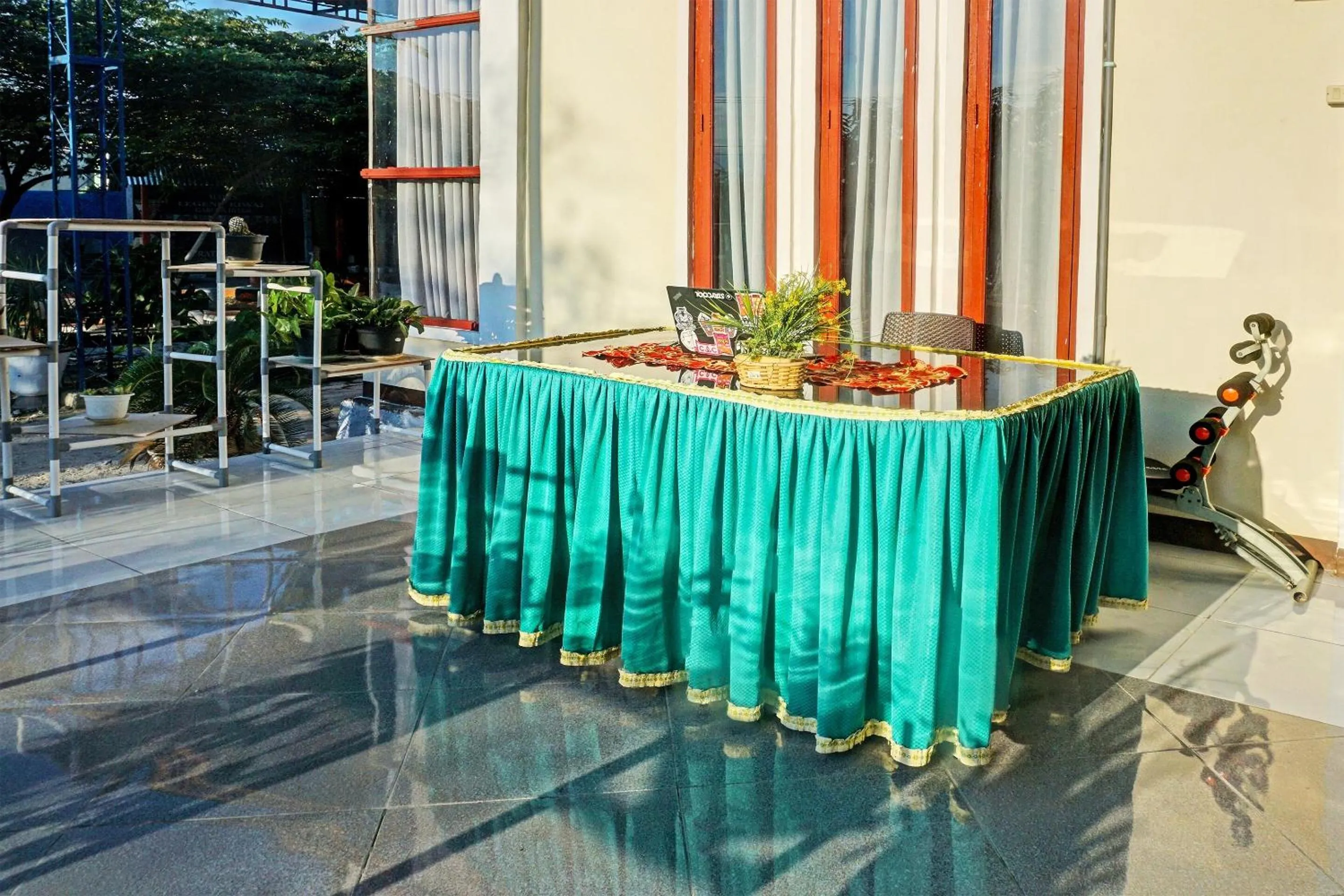 Lobby or reception in Collection O 91488 Hotel Lingkarsut Jeneponto Near Patung kuda, Jeneponto