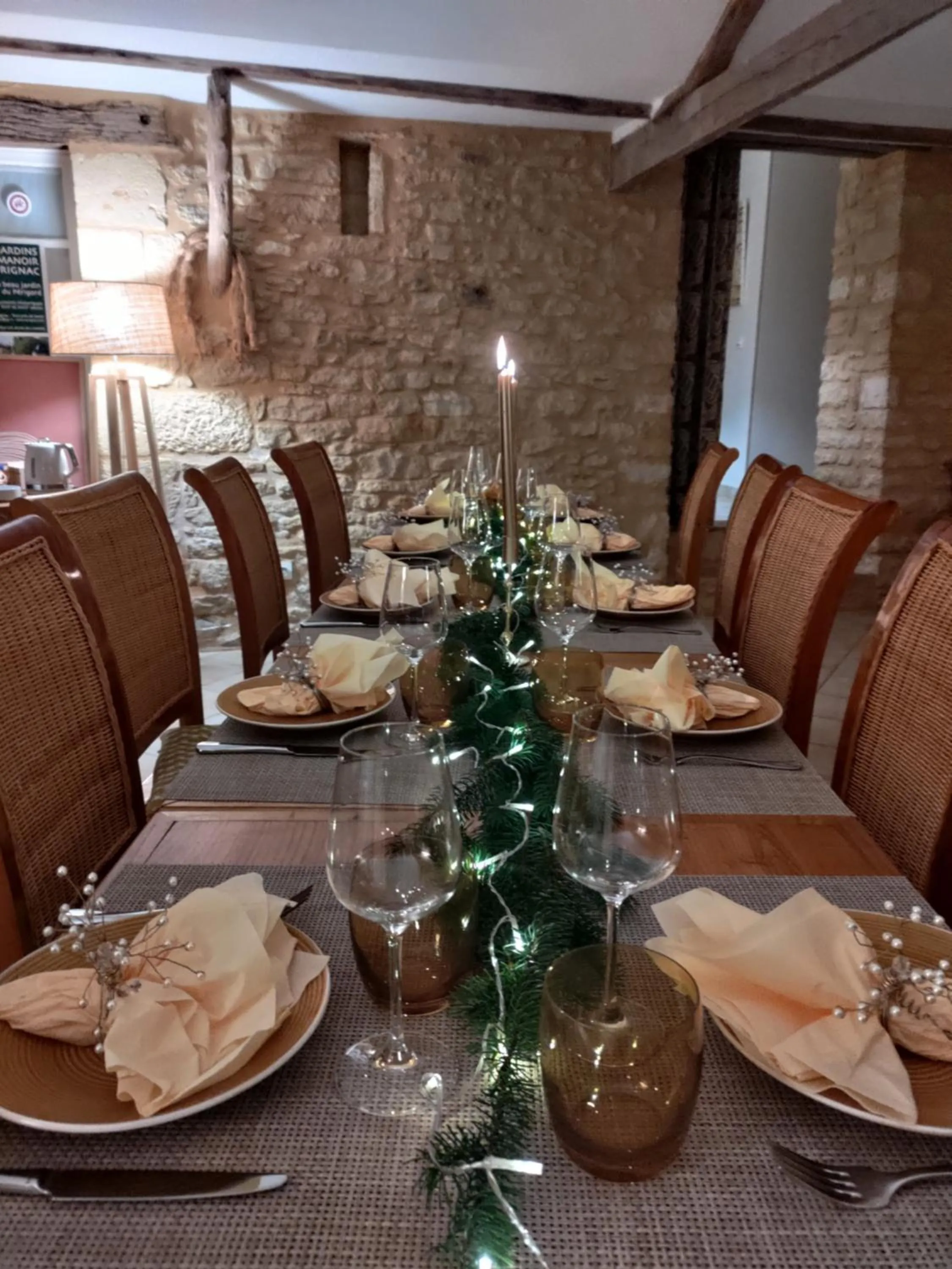 Restaurant/places to eat in Le Clos Vallis