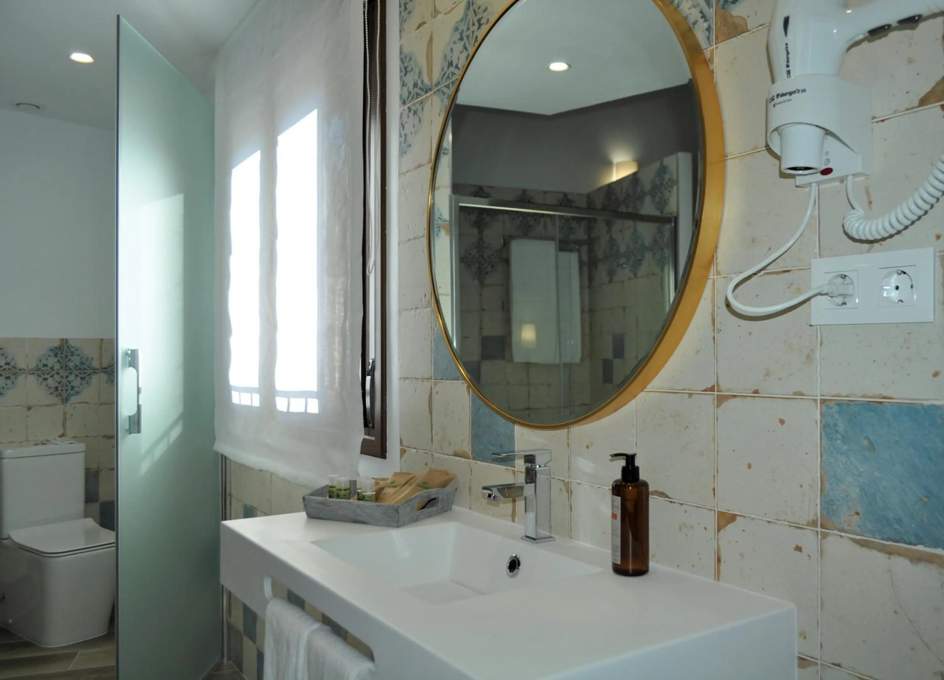 Bathroom in Hostal Restaurante Villa de Brihuega