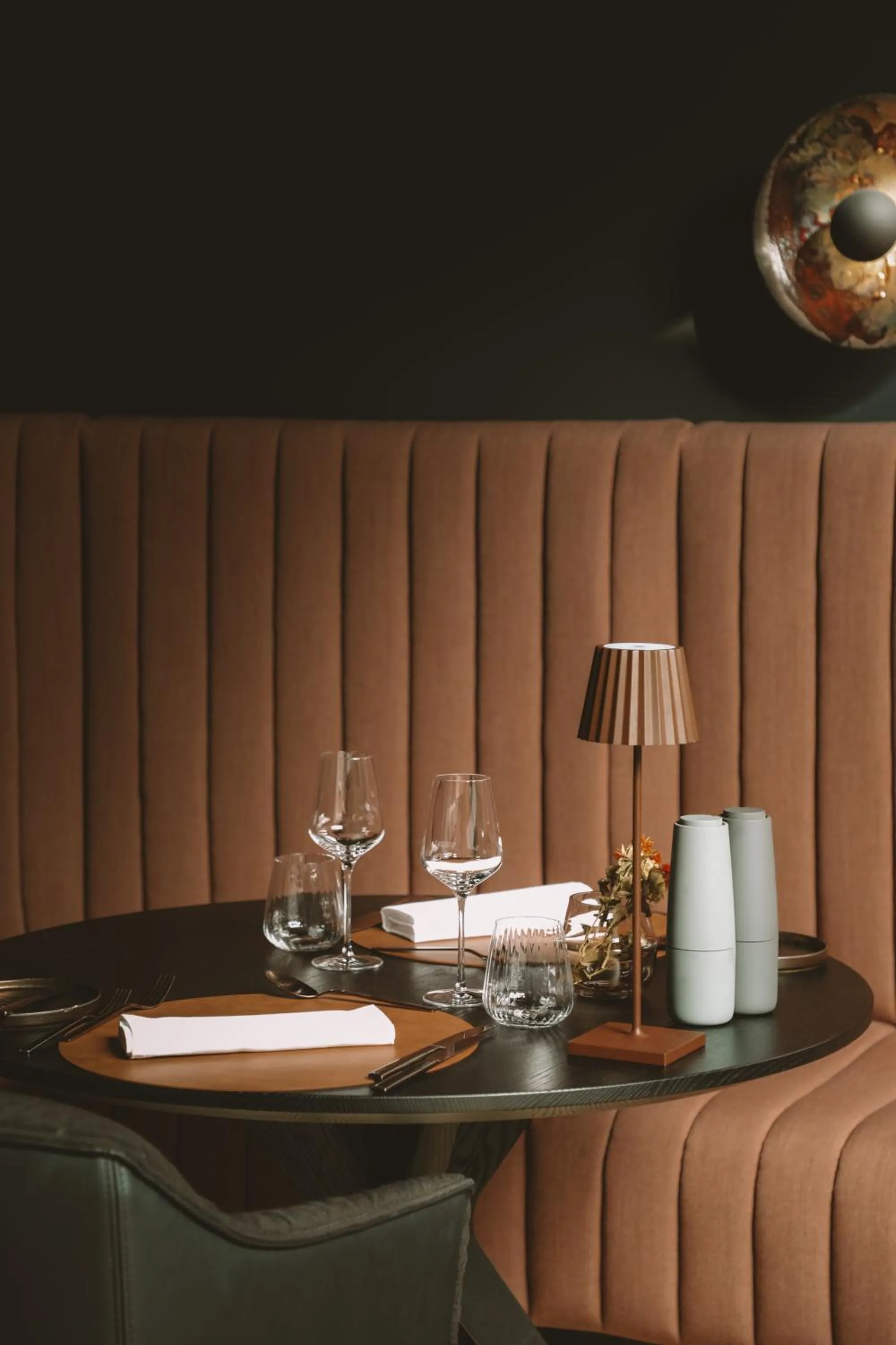 Restaurant/places to eat in Amrai Suites