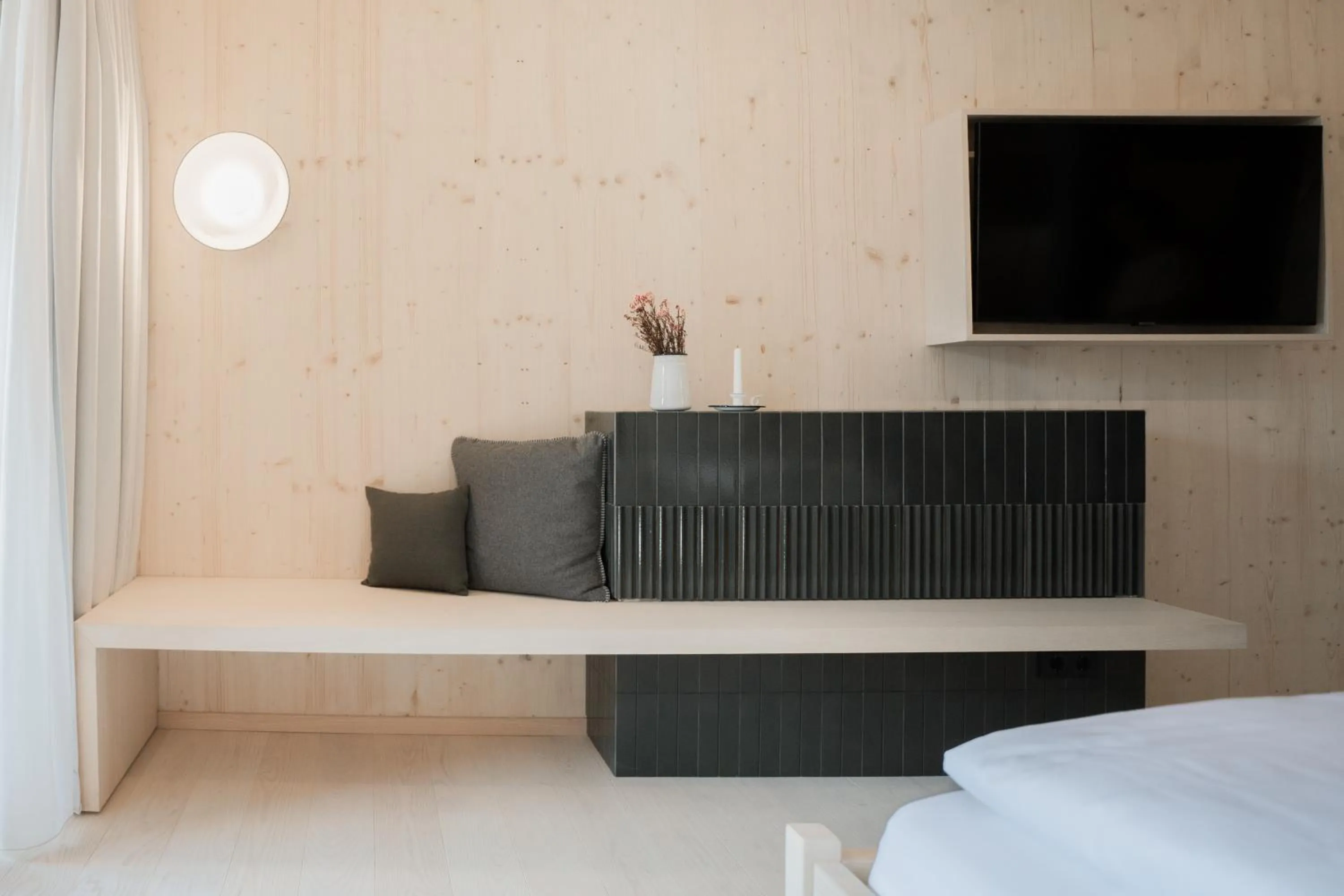 TV and multimedia, Bed in Amrai Suites