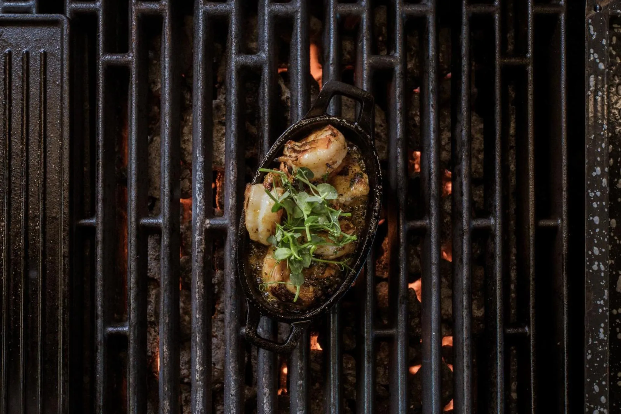 Restaurant/places to eat in Amrai Suites