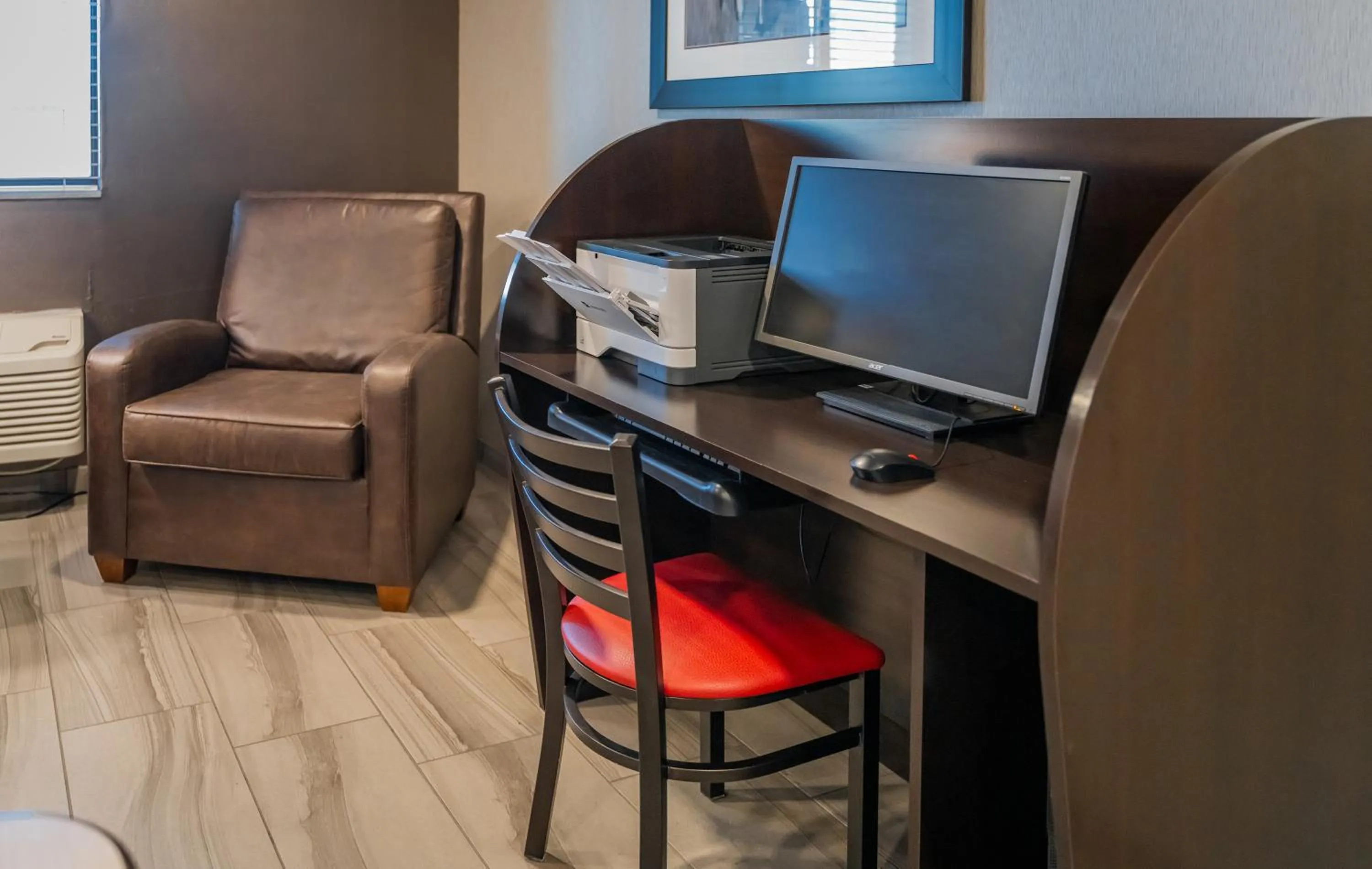 TV and multimedia in My Place Hotel-Huntersville, NC