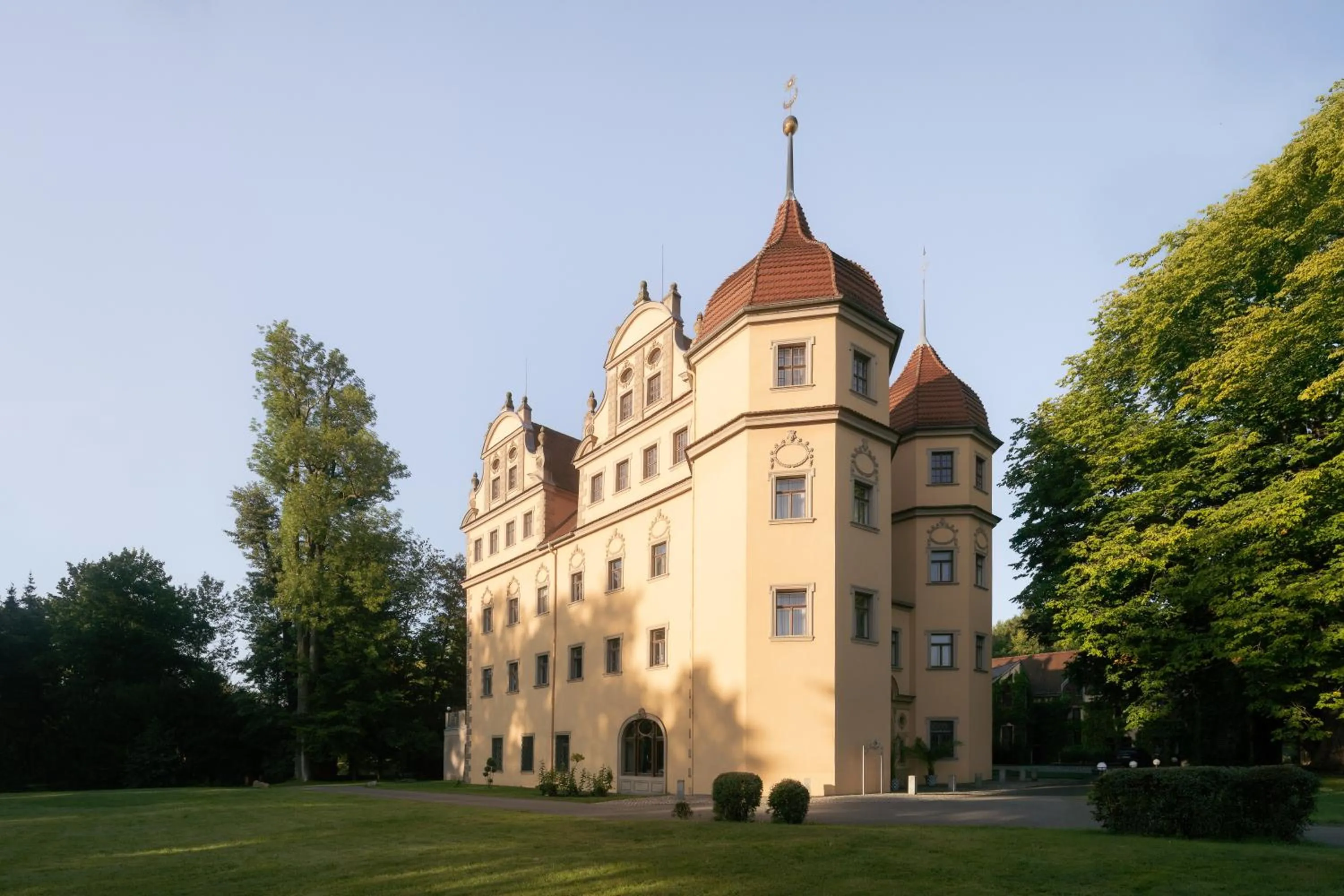 Property building in Schloßhotel Althörnitz Neubau