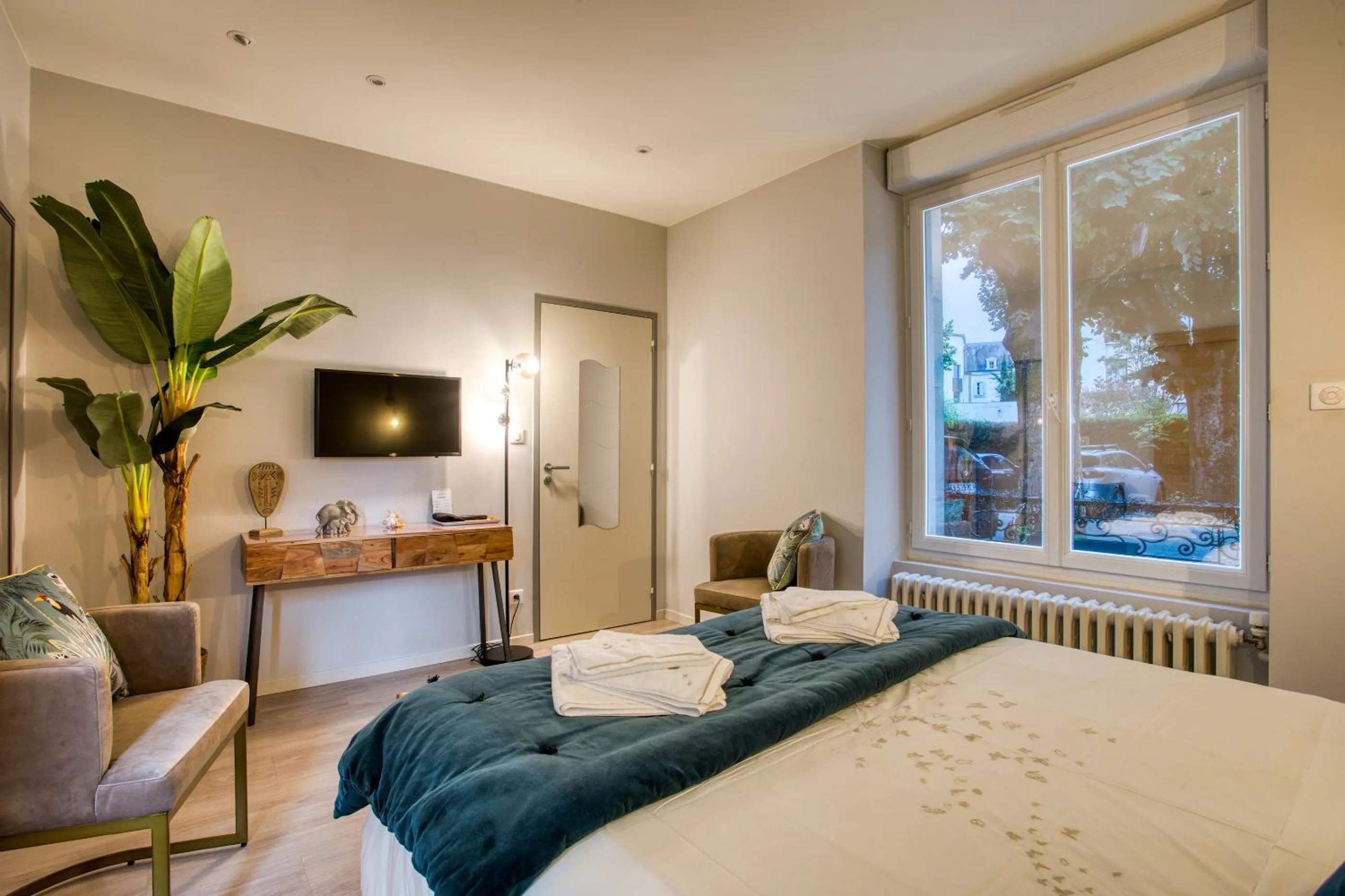 Bed in O'Myosotis - 400m Centre Historique - Parking Gratuit - Piscine et Jardin