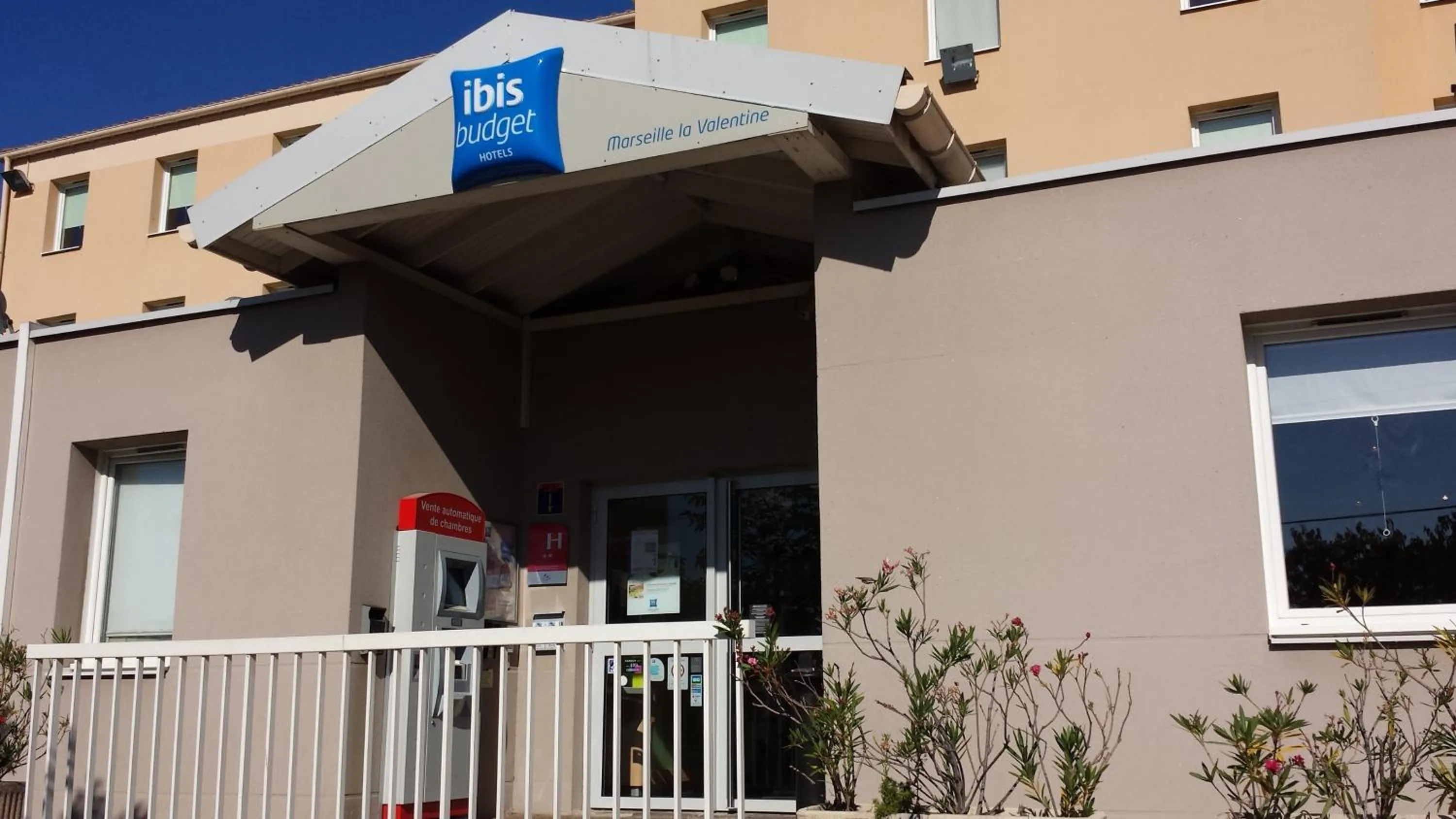 Facade/entrance in Ibis Budget Marseille Valentine