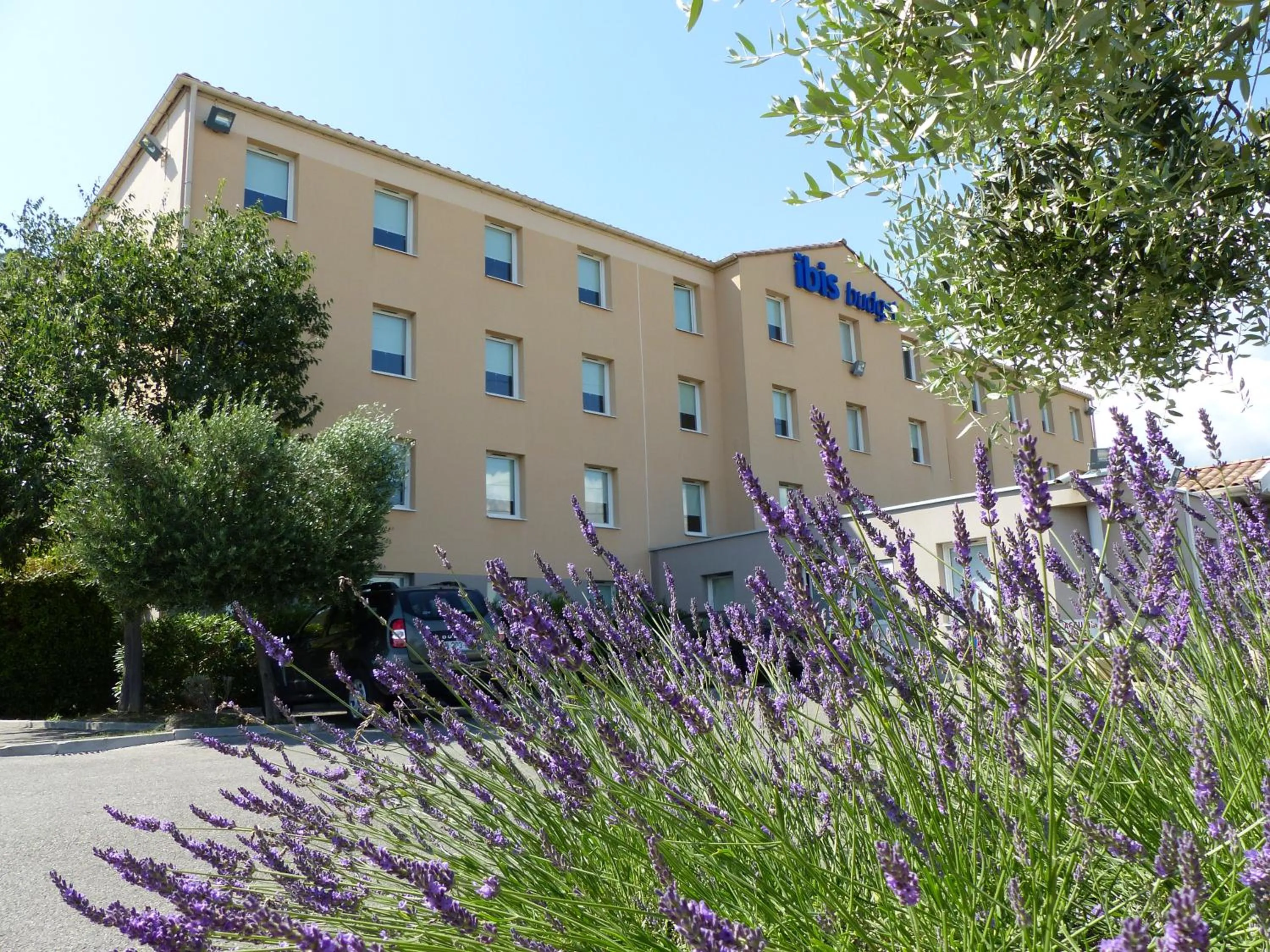 Facade/entrance in Ibis Budget Marseille Valentine