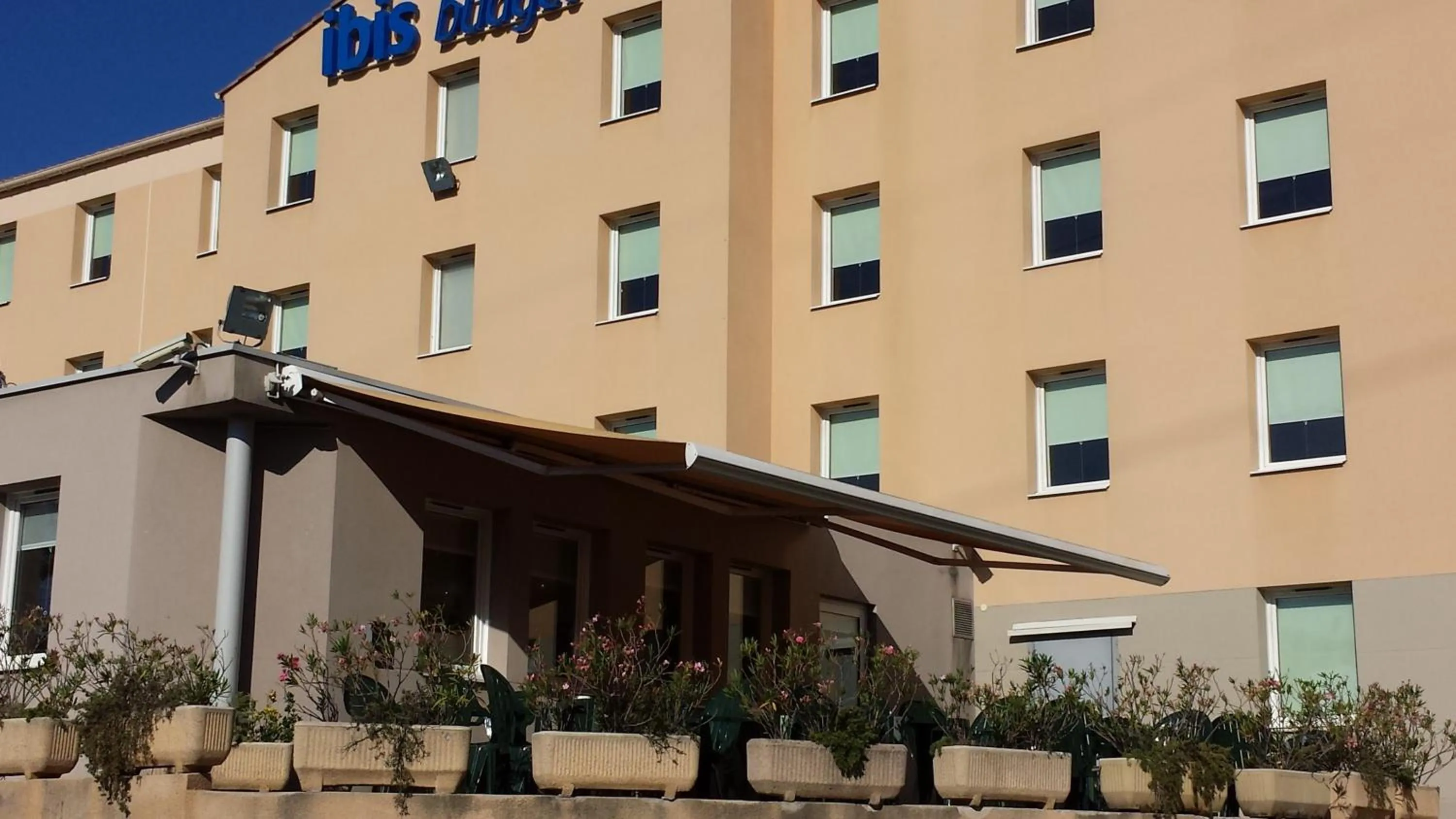 Facade/entrance in Ibis Budget Marseille Valentine