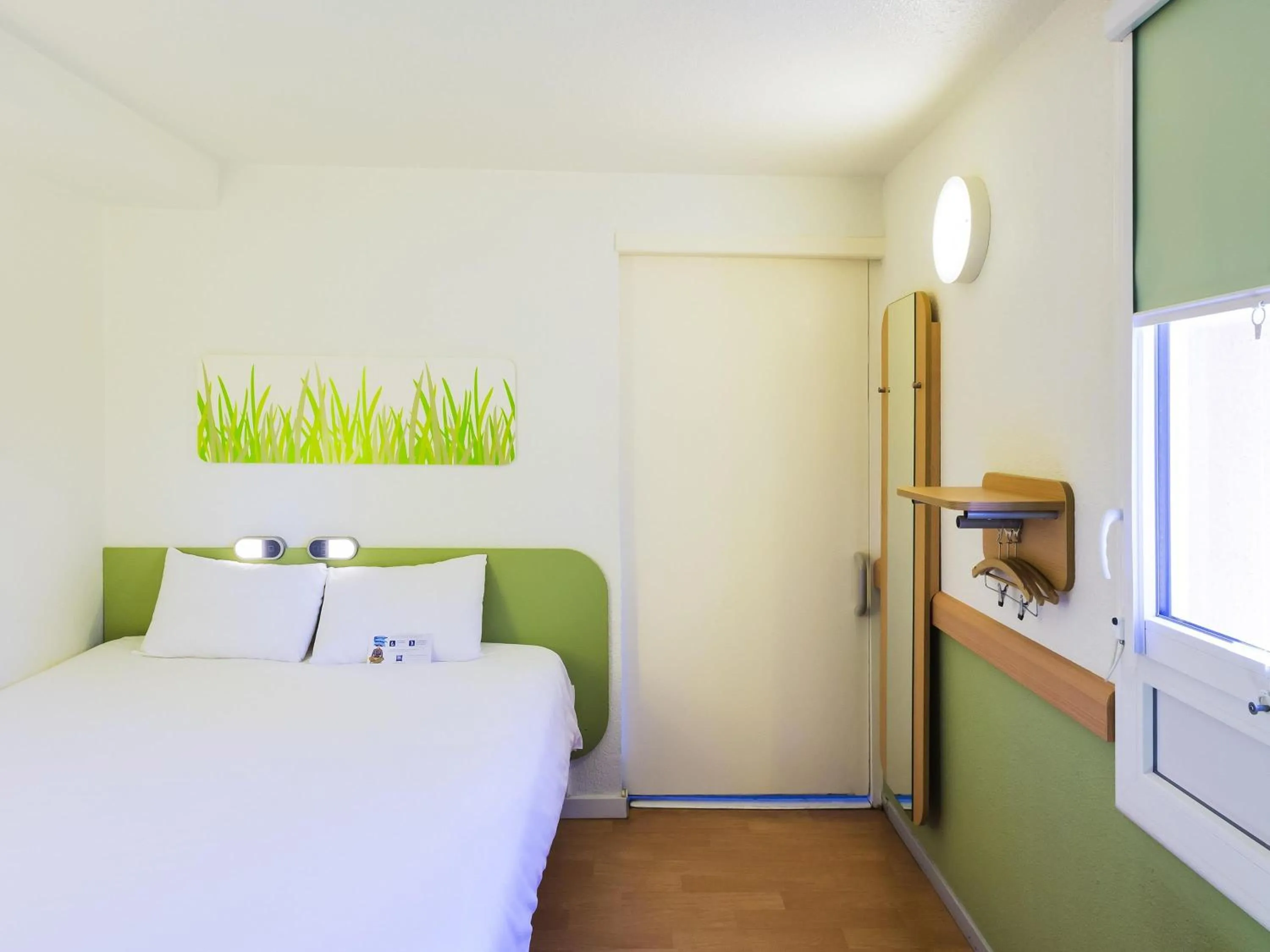 Bedroom, Bed in Ibis budget Béziers Est Mediterranée A9 / A75