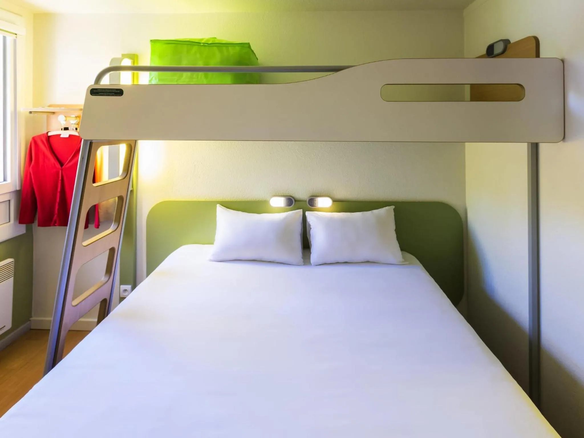 Bedroom, Bed in Ibis budget Béziers Est Mediterranée A9 / A75