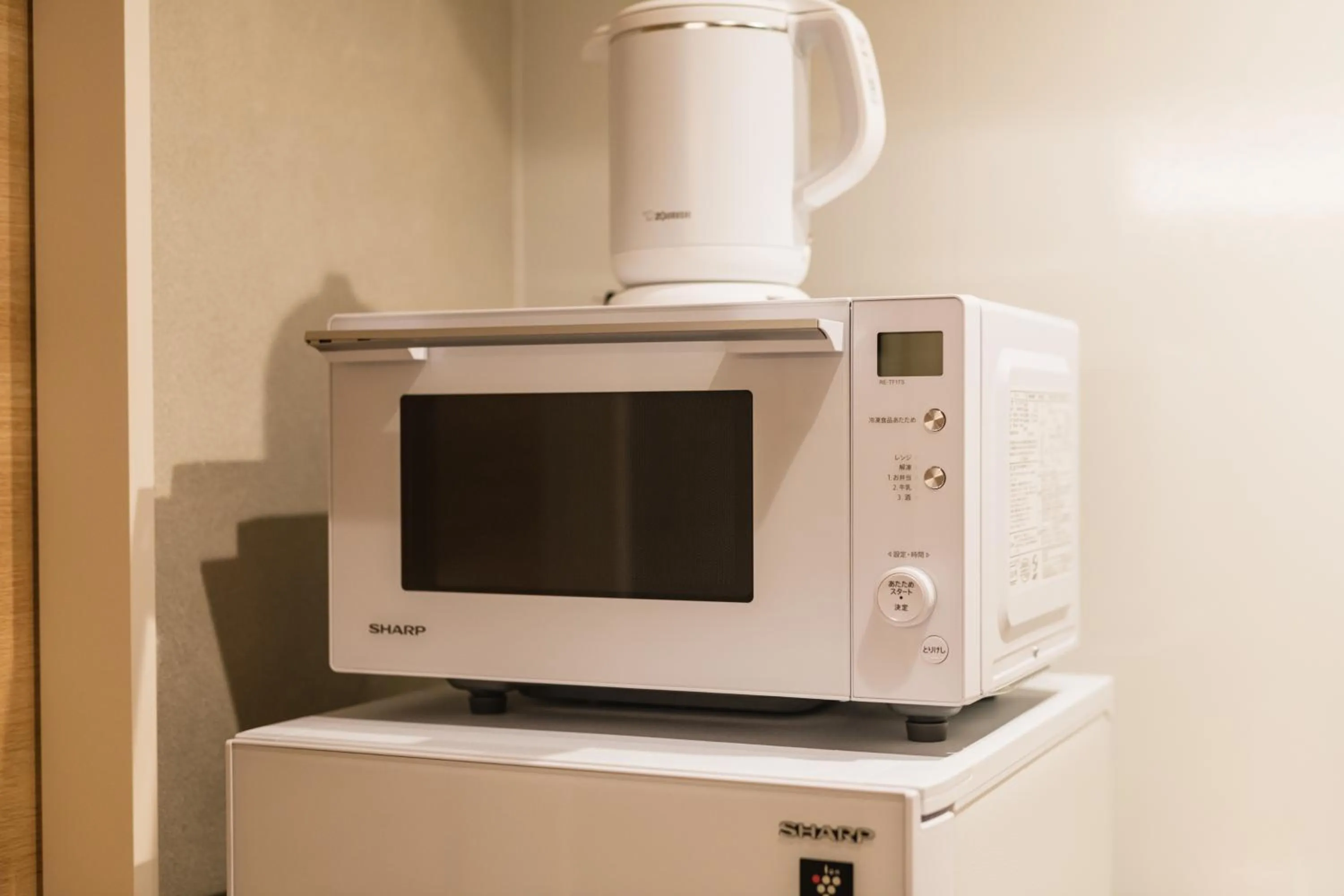 Photo of the whole room in GRAND BASE Hakata Station