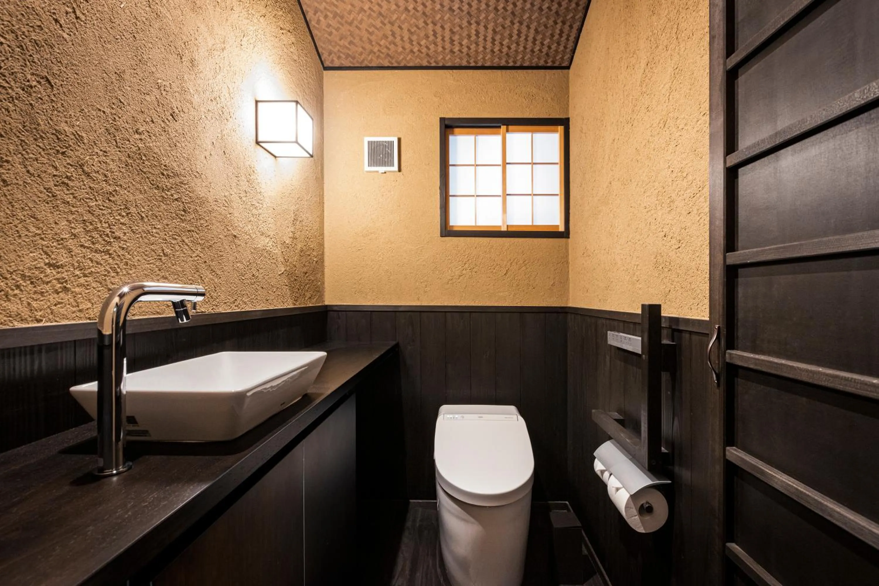 Toilet in Rinn Premium Hiun