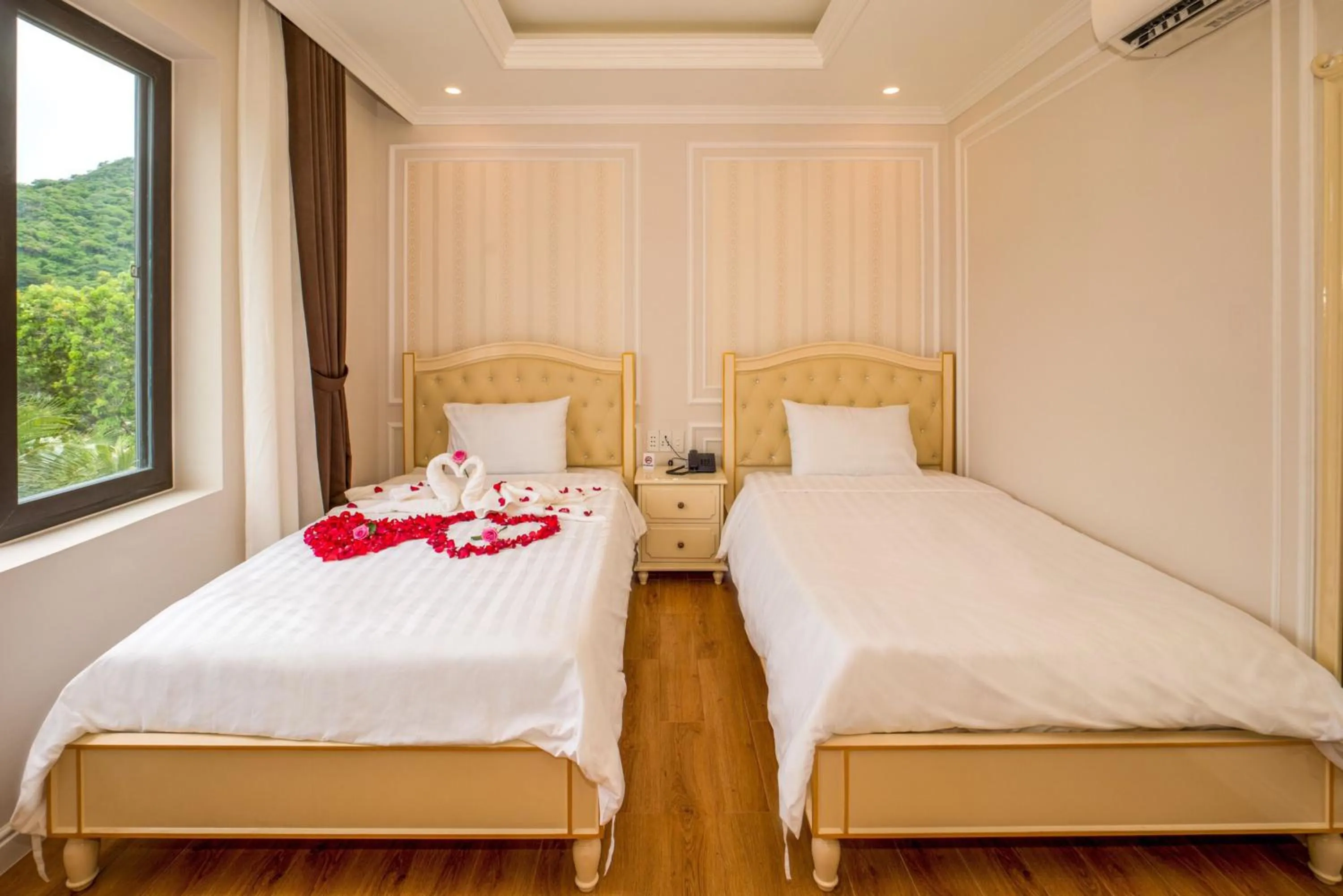 Bedroom, Bed in Maya Hotel 2