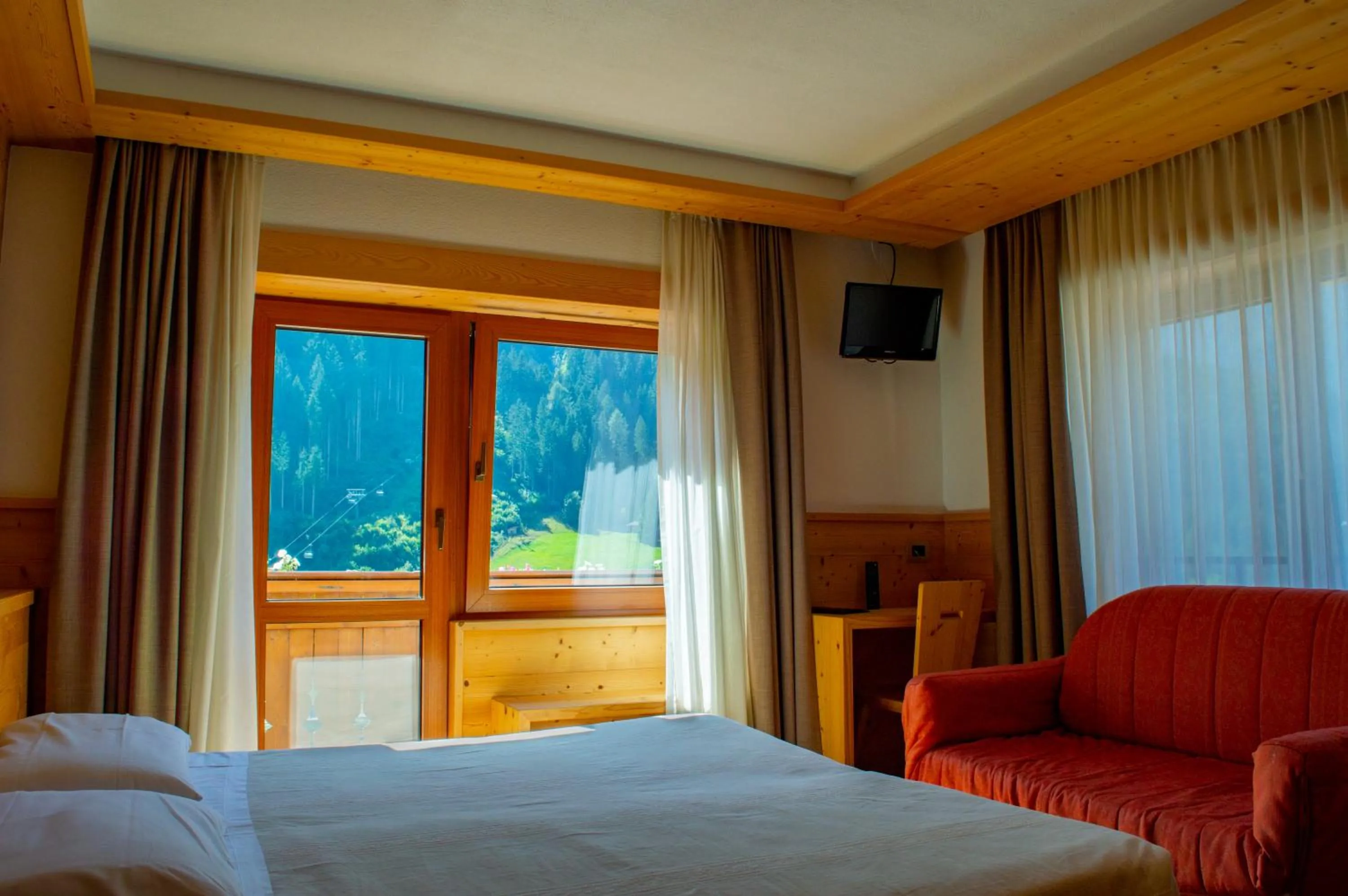 View (from property/room), Bed in Hotel Serena - Tre Cime Views