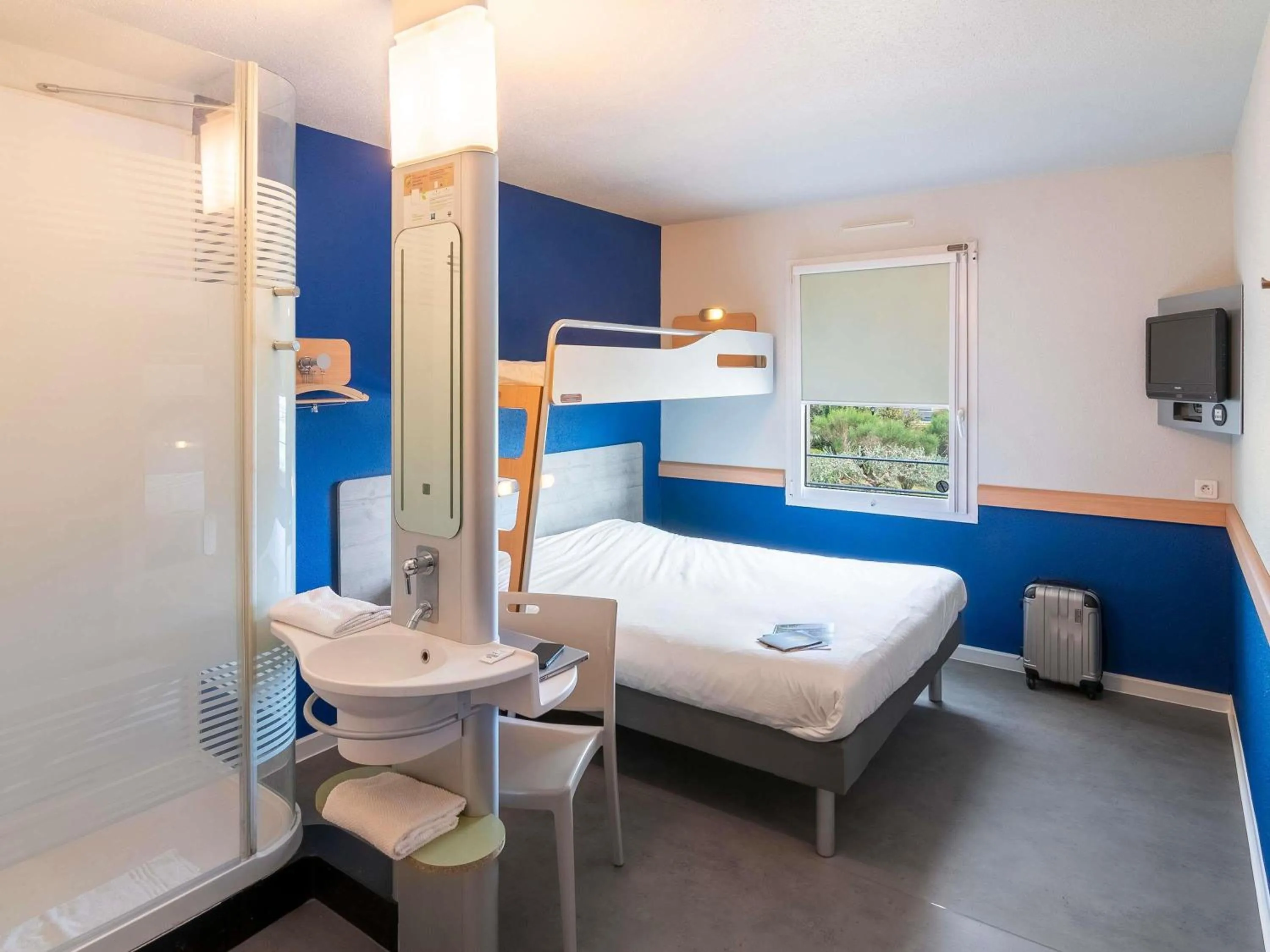 Bedroom, Bed in ibis budget Saint-Maximin