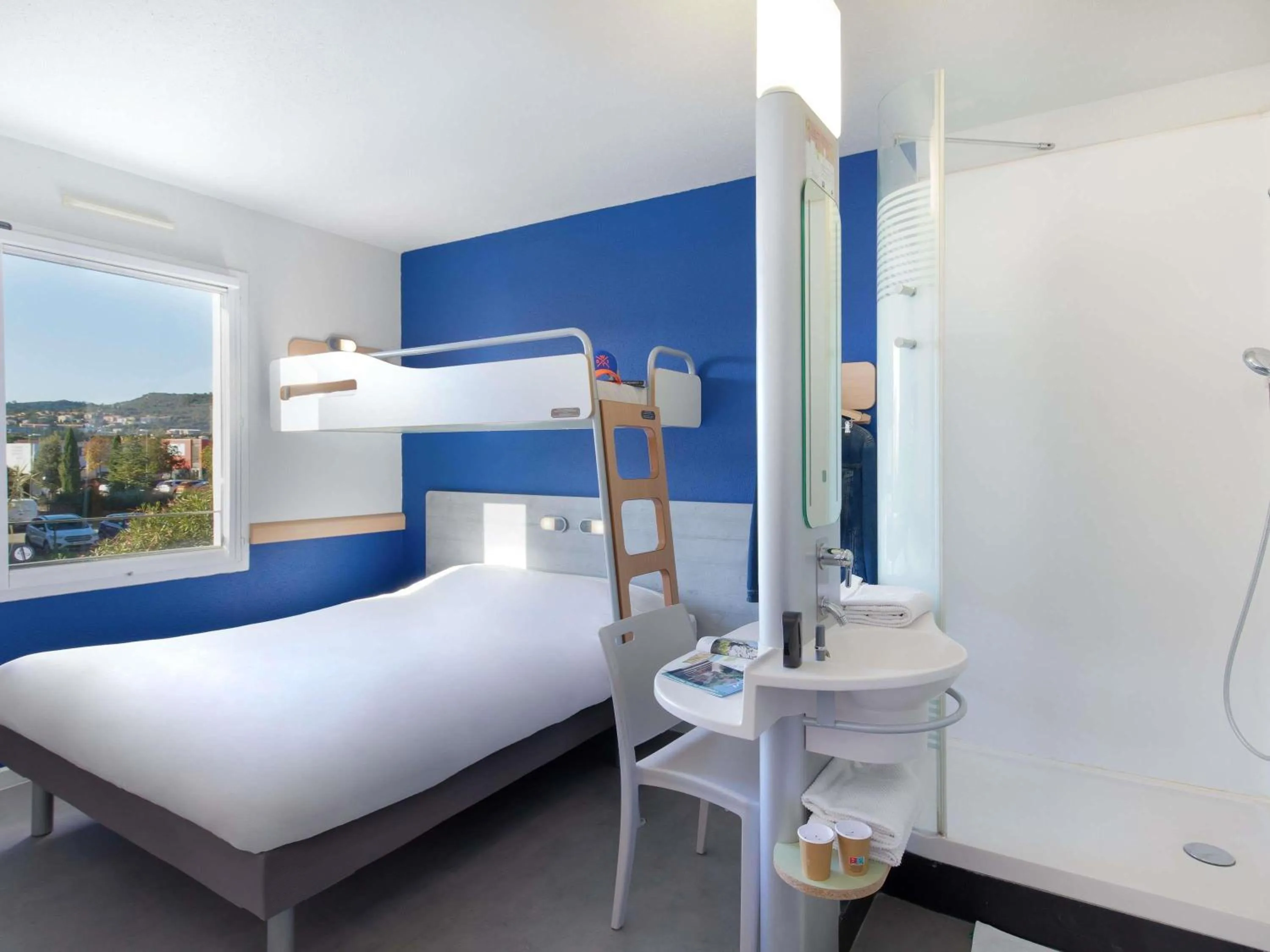Bedroom, Bed in ibis budget Saint-Maximin