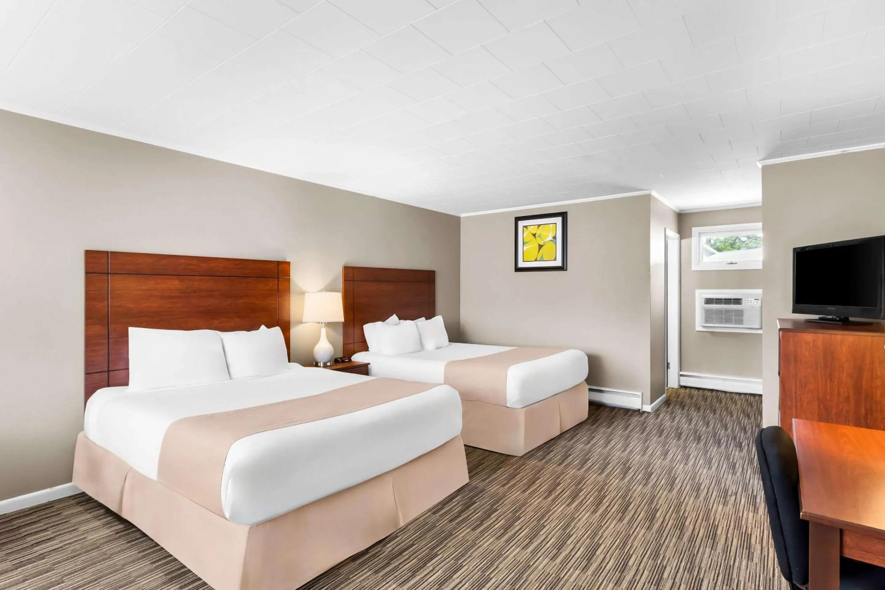 Bedroom, Bed in Rodeway Inn Gorham Riverside