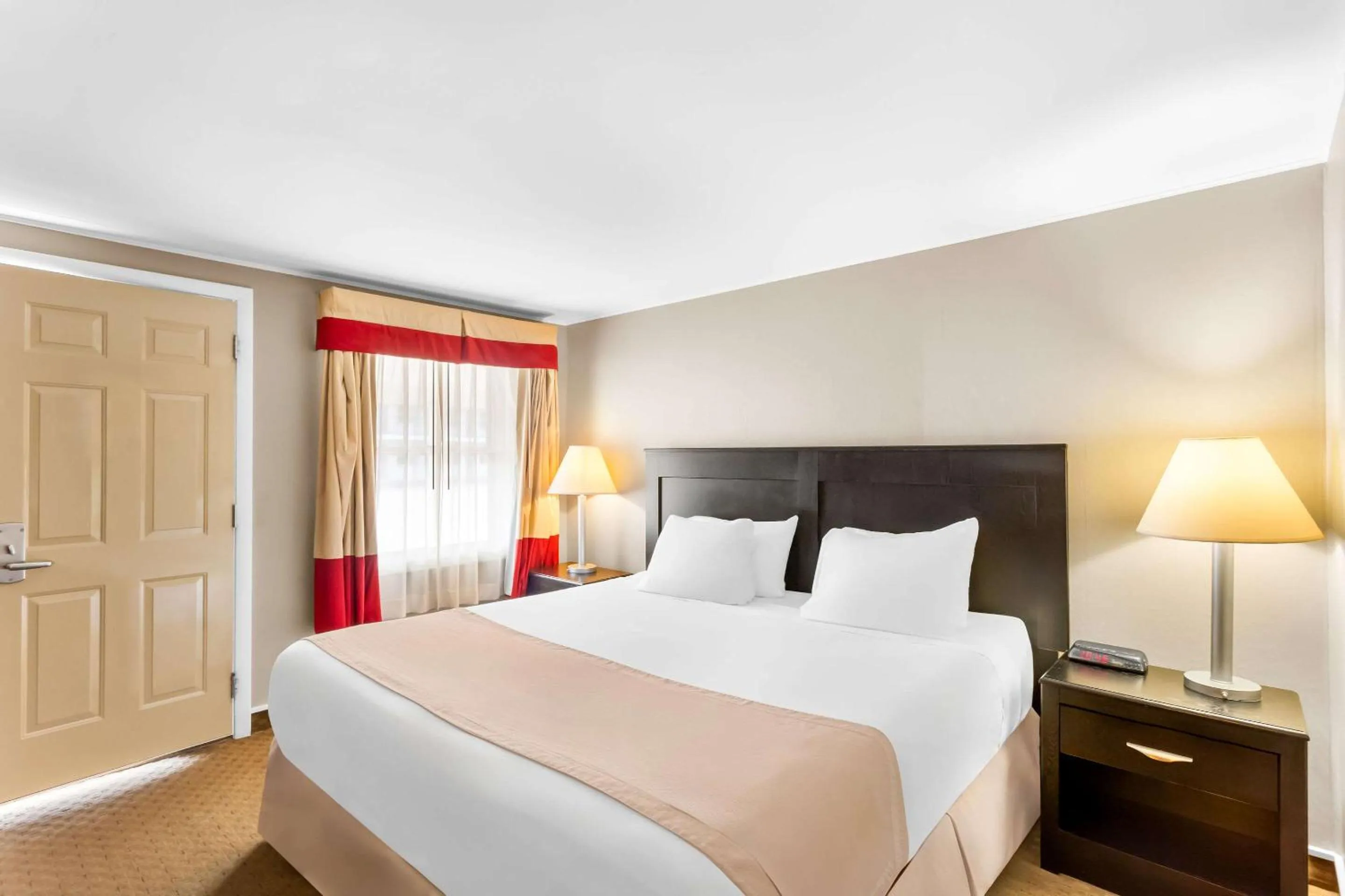 Bedroom, Bed in Rodeway Inn Gorham Riverside