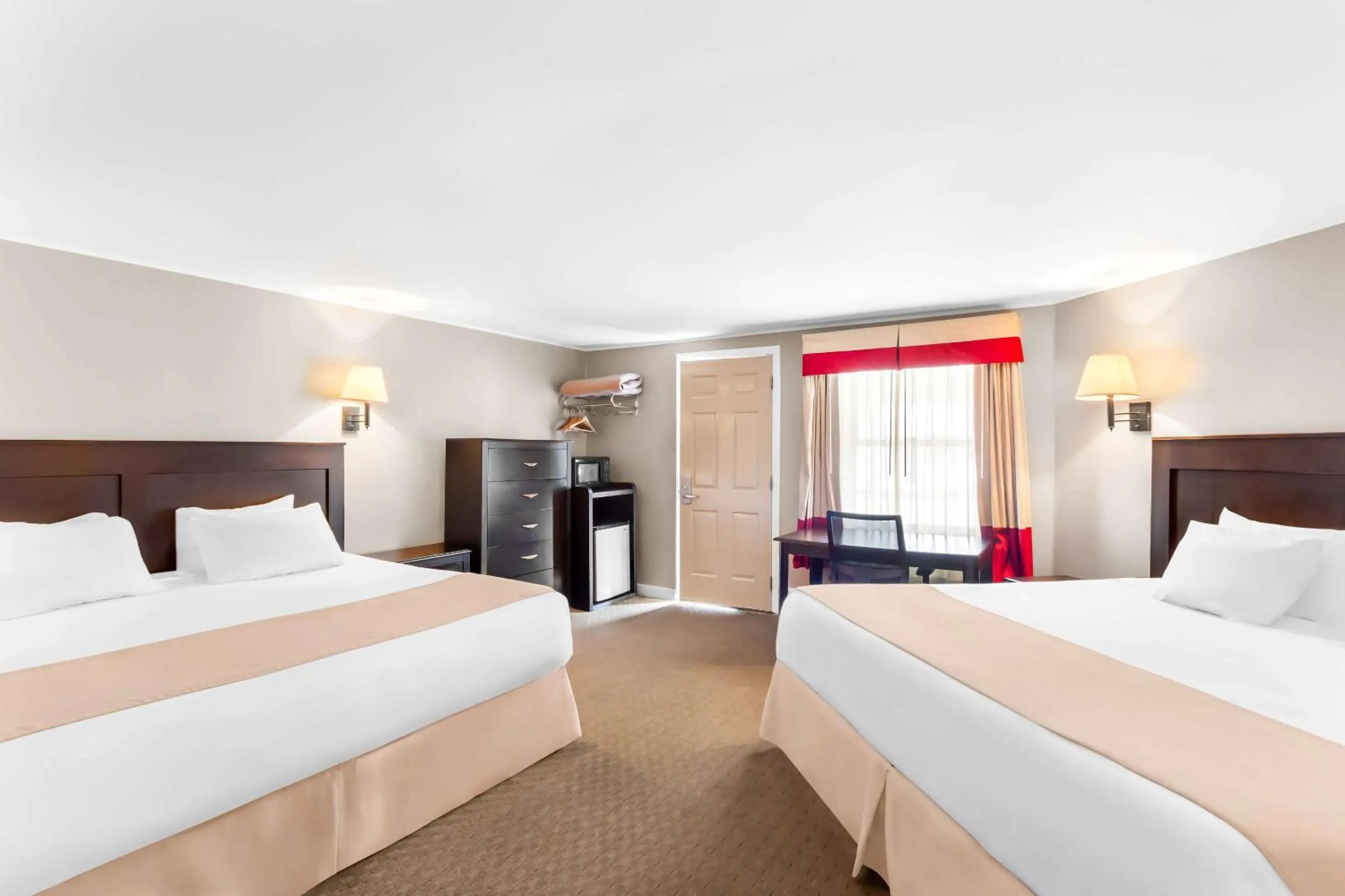 Bedroom, Bed in Rodeway Inn Gorham Riverside