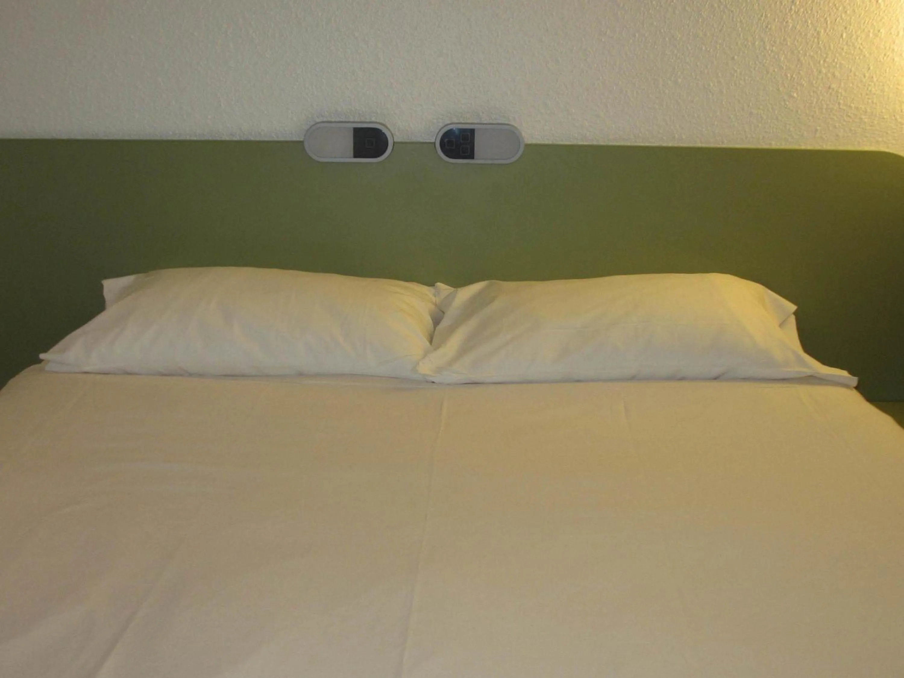Bedroom, Bed in IBIS Budget Aix en Provence Est Le Canet