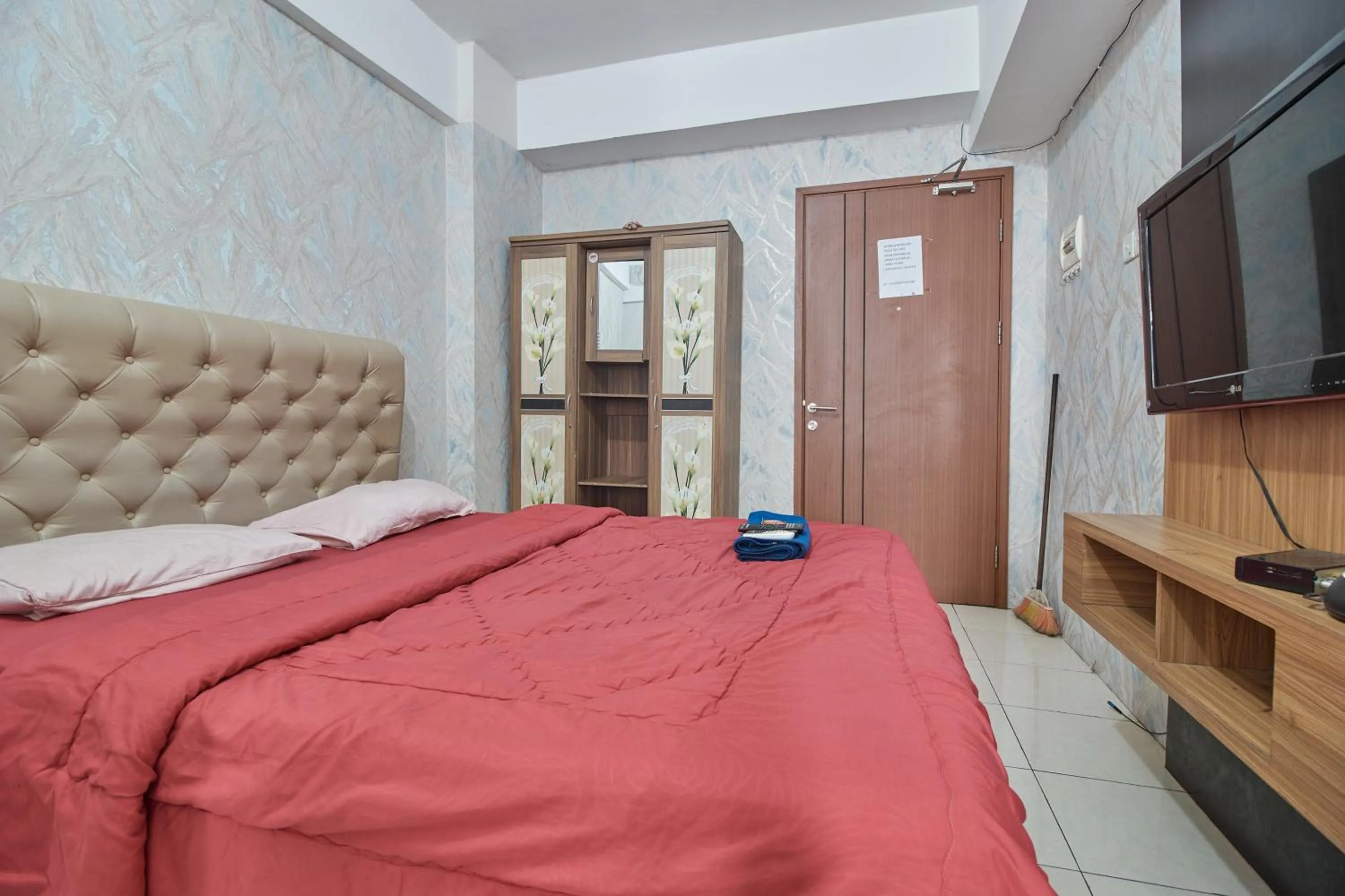 Bed in Apartment Green Lake View Ciputat by Celebrity Room