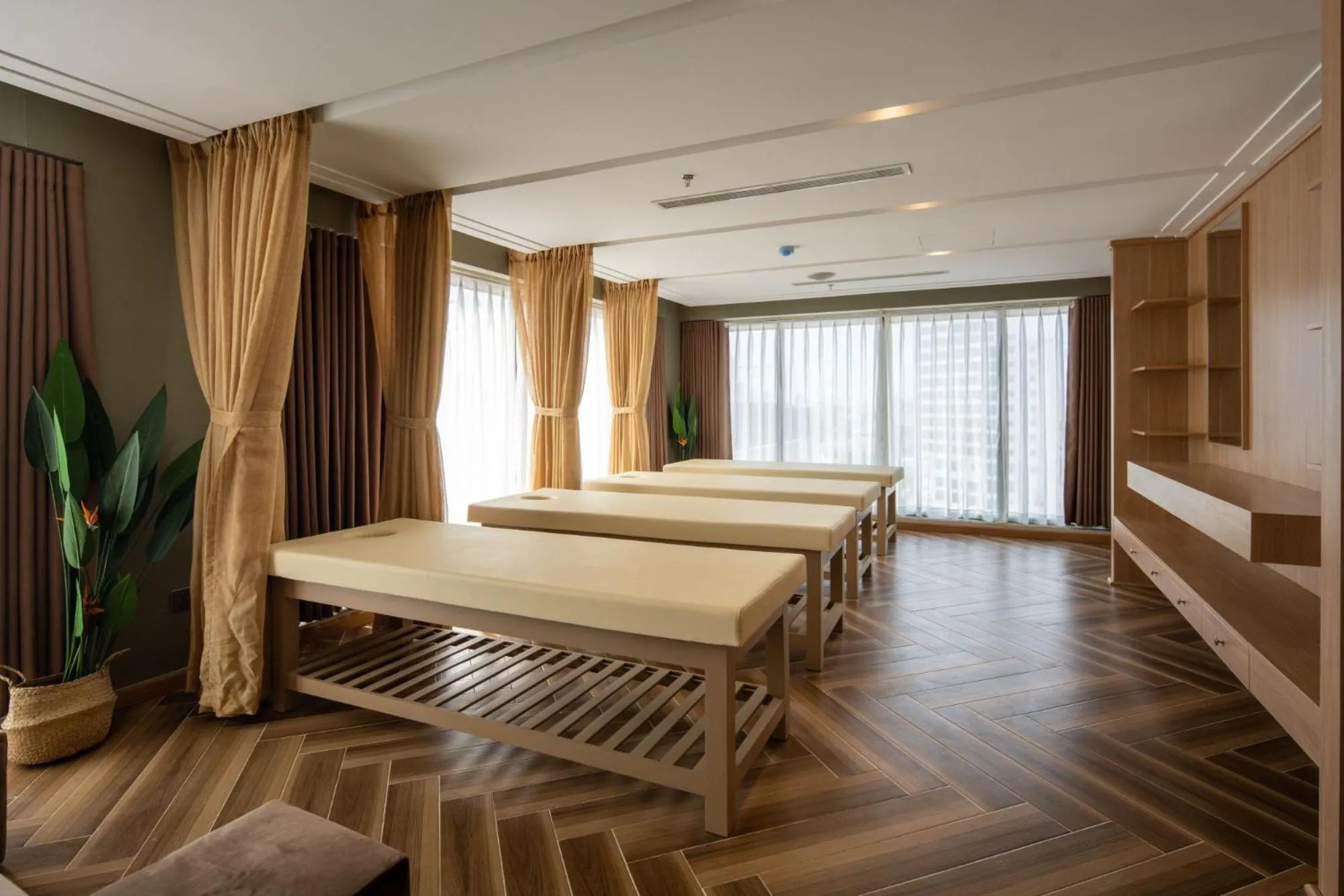 Massage in Adela Boutique Hotel - Infinity Pool