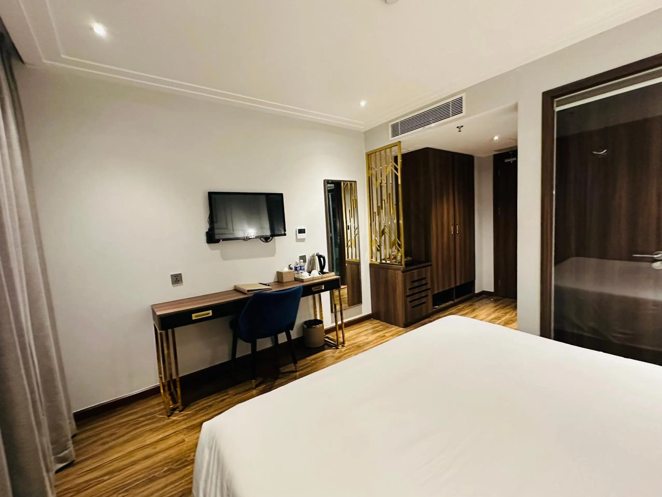 TV and multimedia, Bed in Adela Boutique Hotel - Infinity Pool